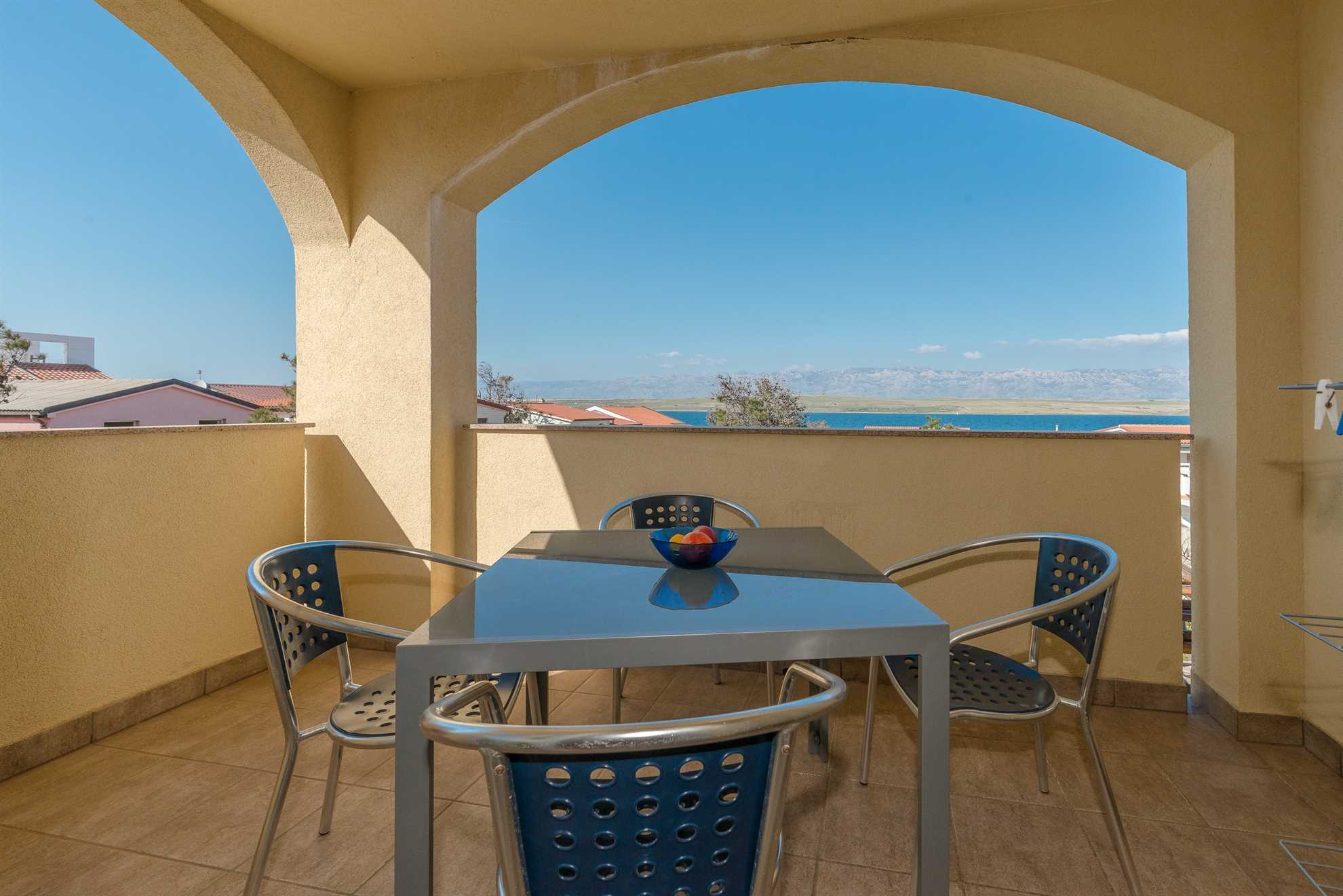 Just 70 m from the beach | apartment for 2-4 persons | with sea view