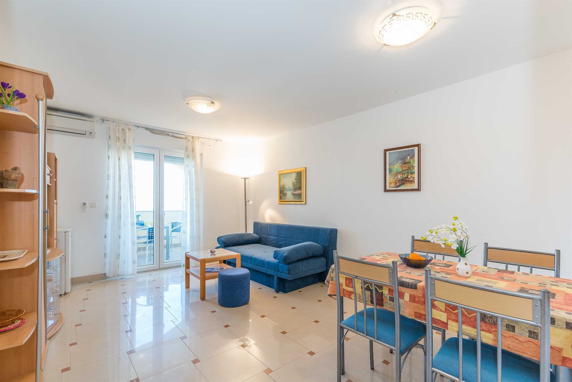 Apartment just 70 m from beach | sea view | air conditioning, WiFi, satellite TV, BBQ