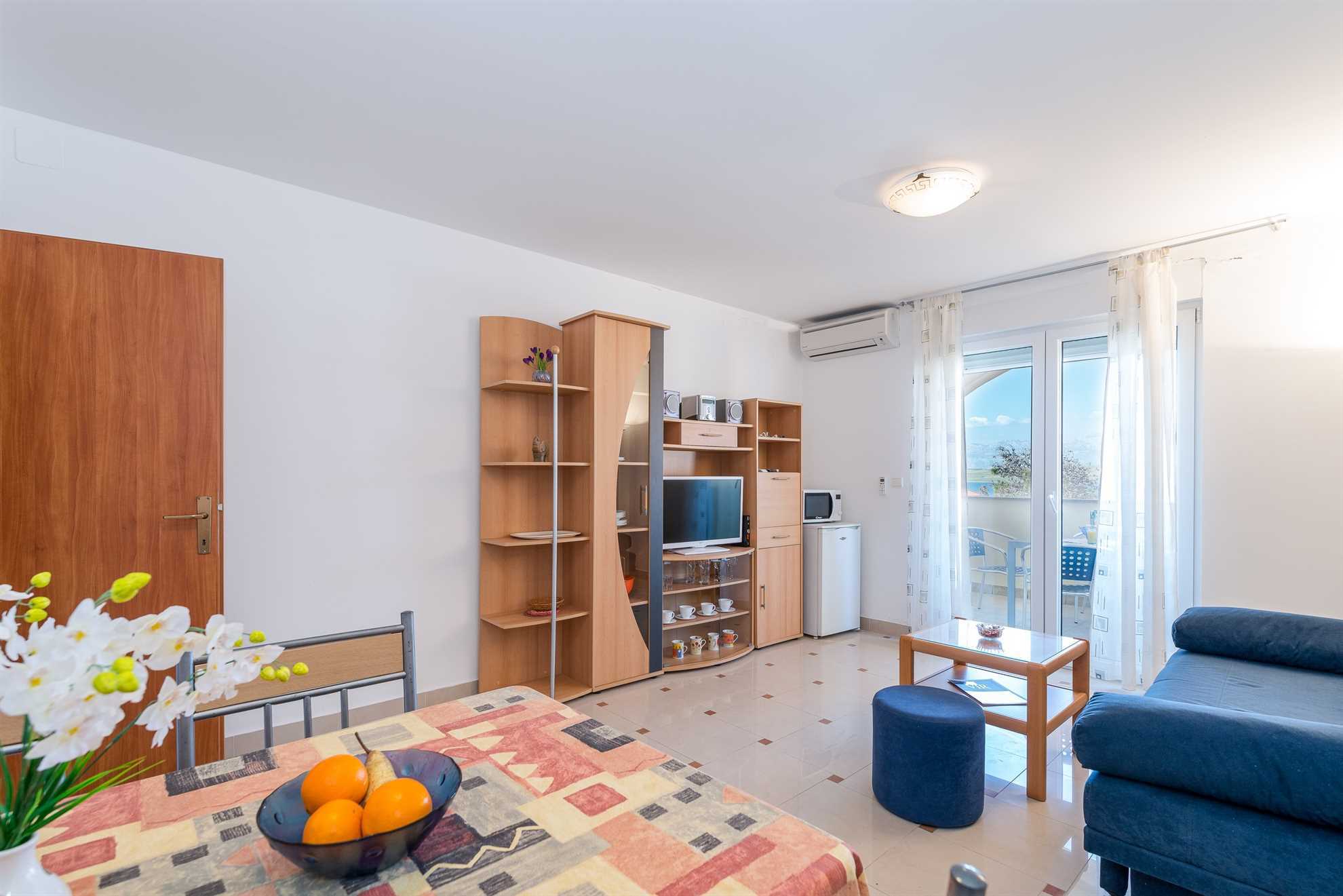 Apartment just 70 m from beach | sea view | air conditioning, WiFi, satellite TV, BBQ