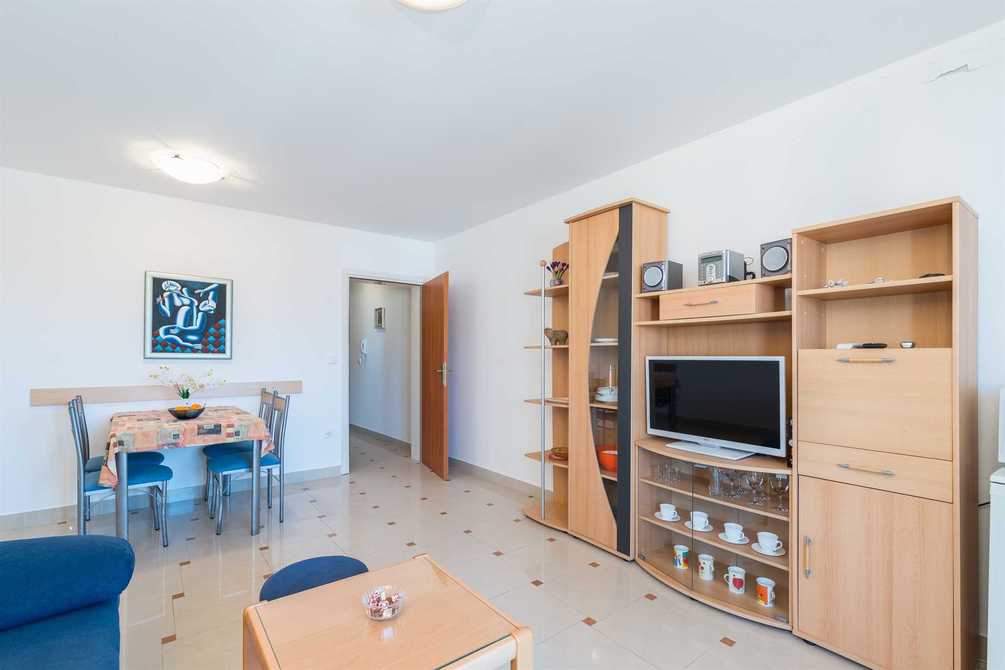 Apartment just 70 m from beach | sea view | air conditioning, WiFi, satellite TV, BBQ