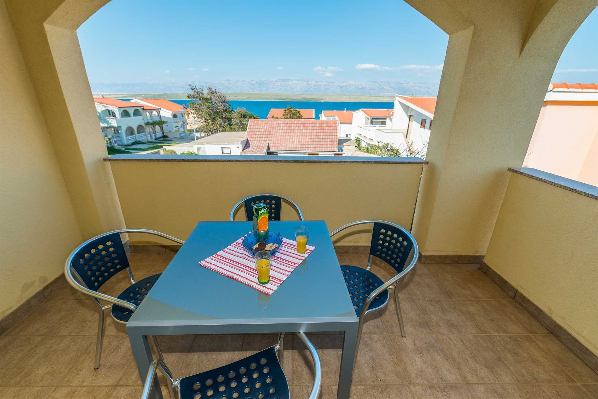 Apartment just 70 m from beach | sea view | air conditioning, WiFi, satellite TV, BBQ