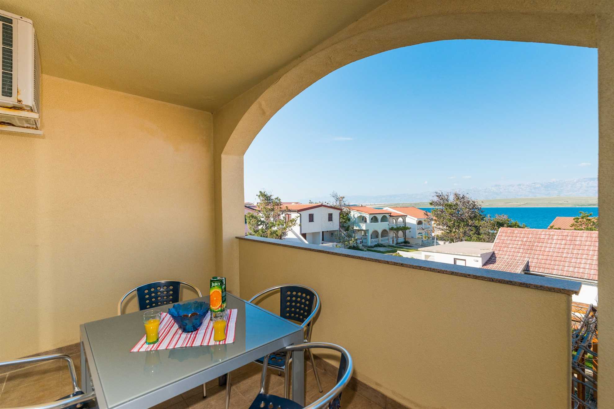 Apartment just 70 m from beach | sea view | air conditioning, WiFi, satellite TV, BBQ