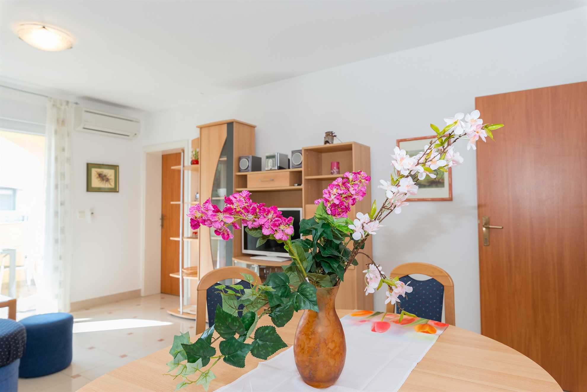 Apartment for 4-6 persons | just 70 m from beach | with sea view