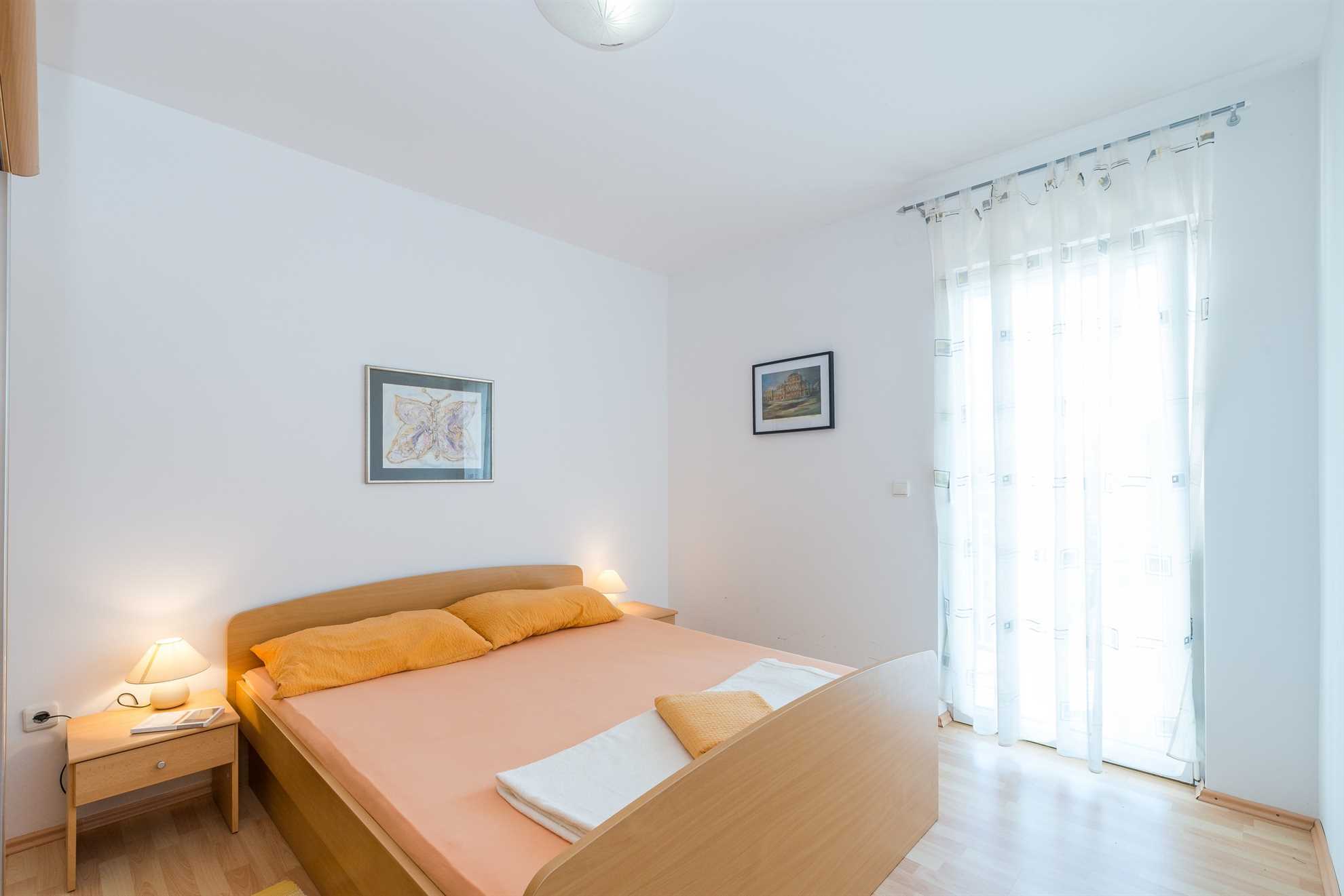Apartment for 4-6 persons | just 70 m from beach | with sea view
