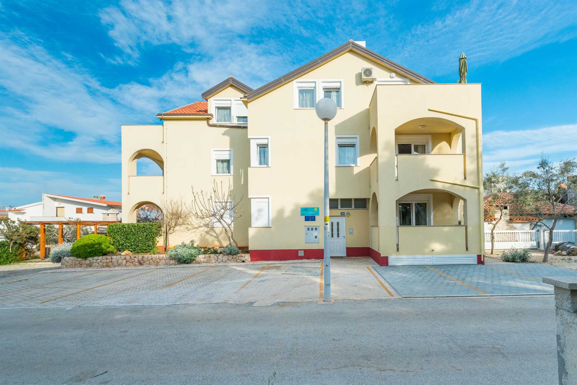 Apartment for 4-6 persons | just 70 m from beach | with sea view
