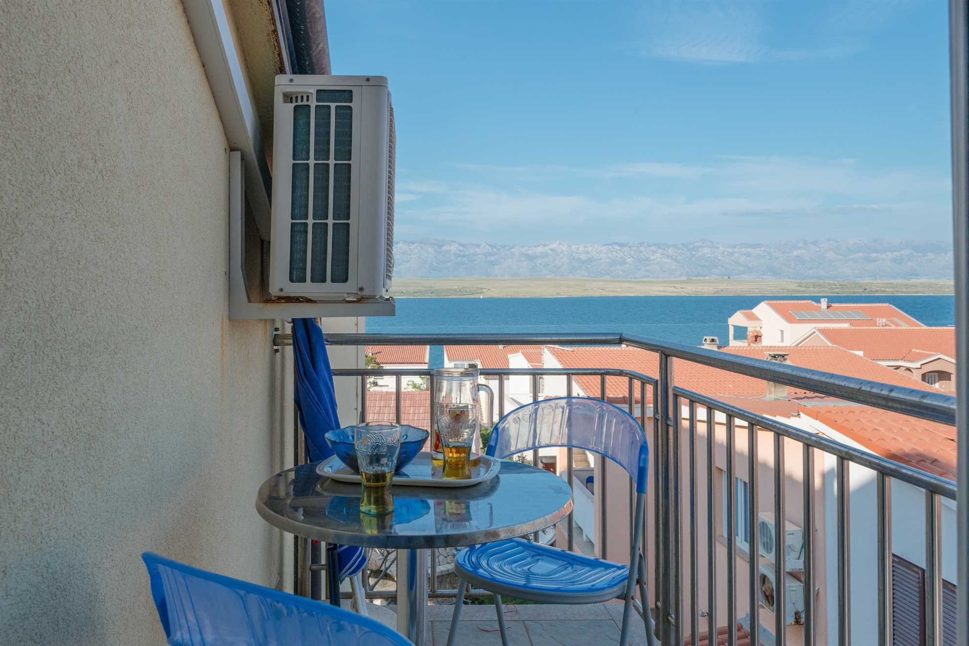 Studio apartment for 2 persons | with sea view | just 70 m from beach
