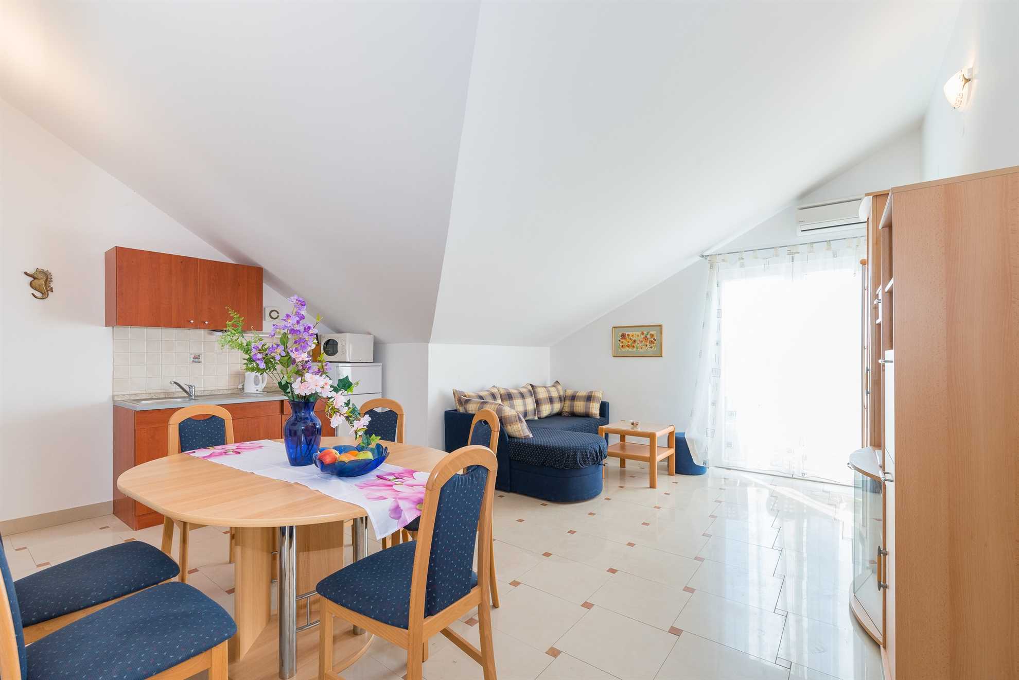 Apartment ideal for family | for 4-6 persons | with sea view | just 70 m from beach