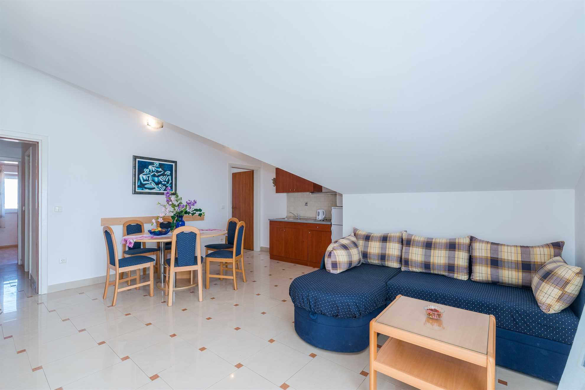 Apartment ideal for family | for 4-6 persons | with sea view | just 70 m from beach