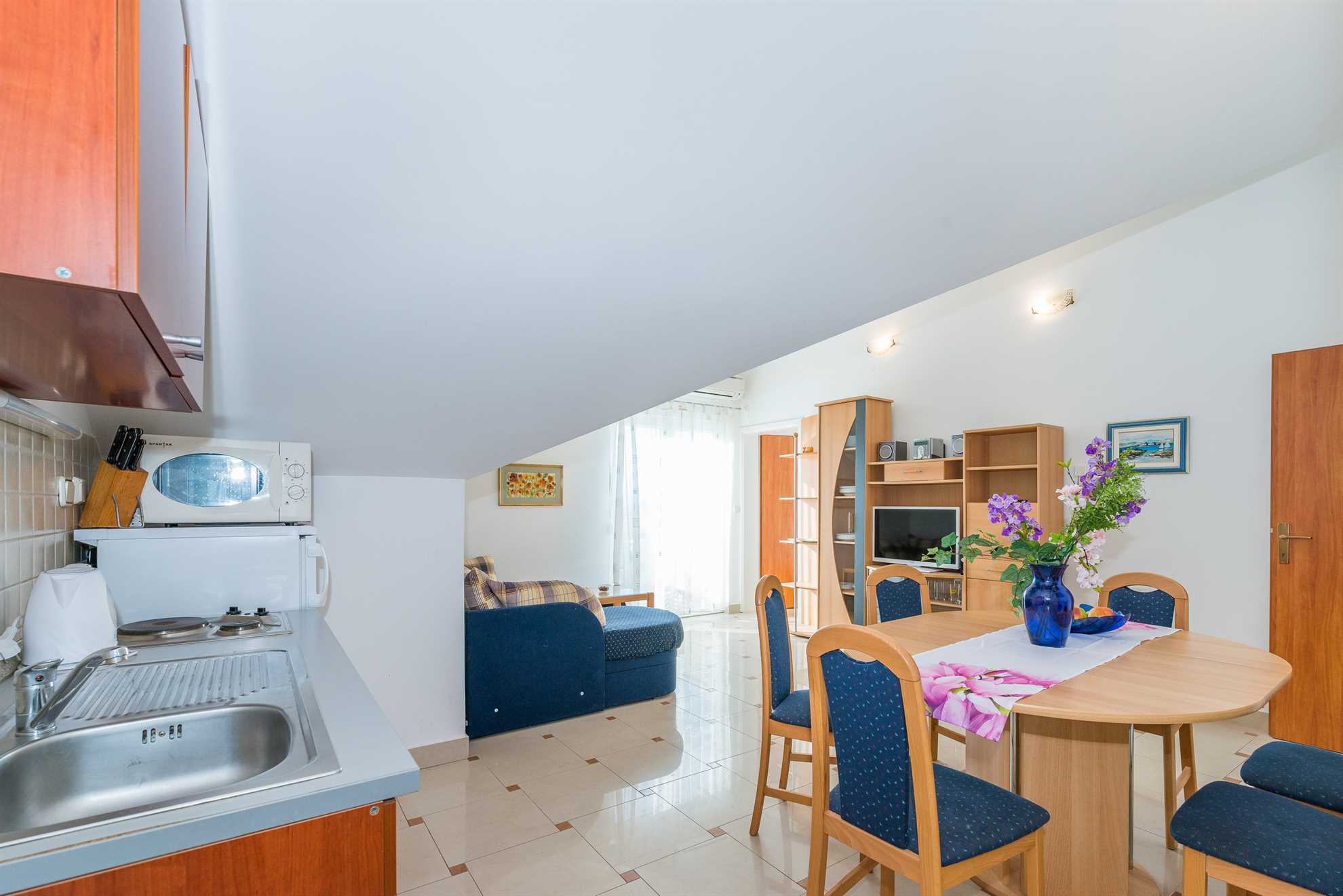 Apartment ideal for family | for 4-6 persons | with sea view | just 70 m from beach