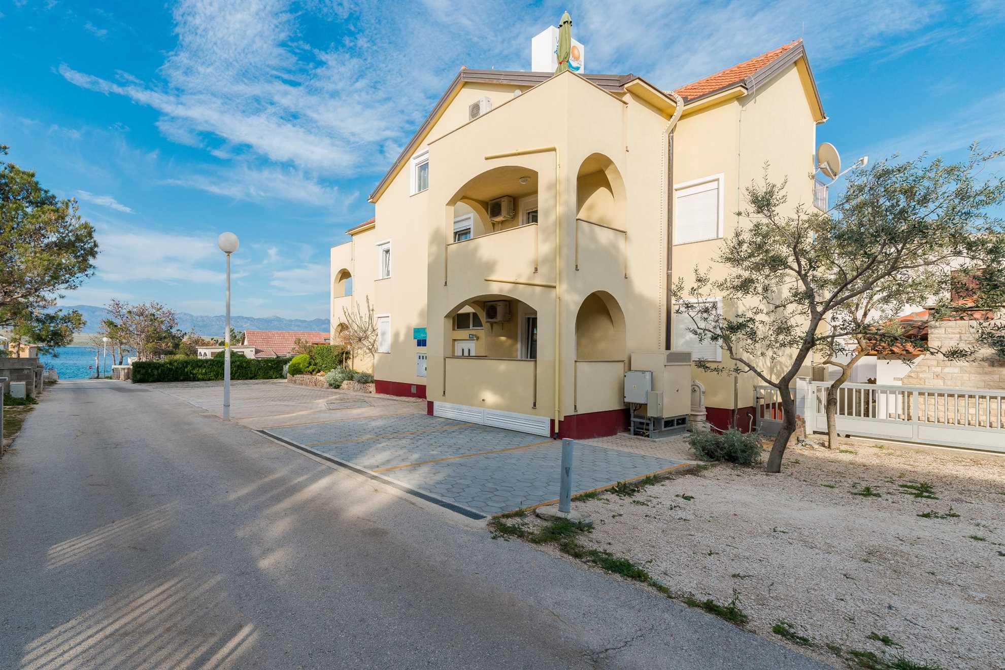 Apartment ideal for family | for 4-6 persons | with sea view | just 70 m from beach