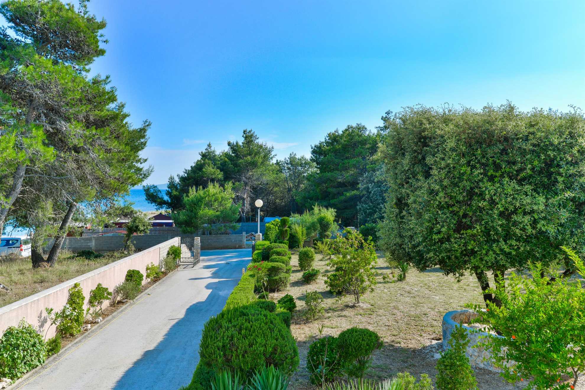 50 m from beach | Apartment with air conditioning and BBQ