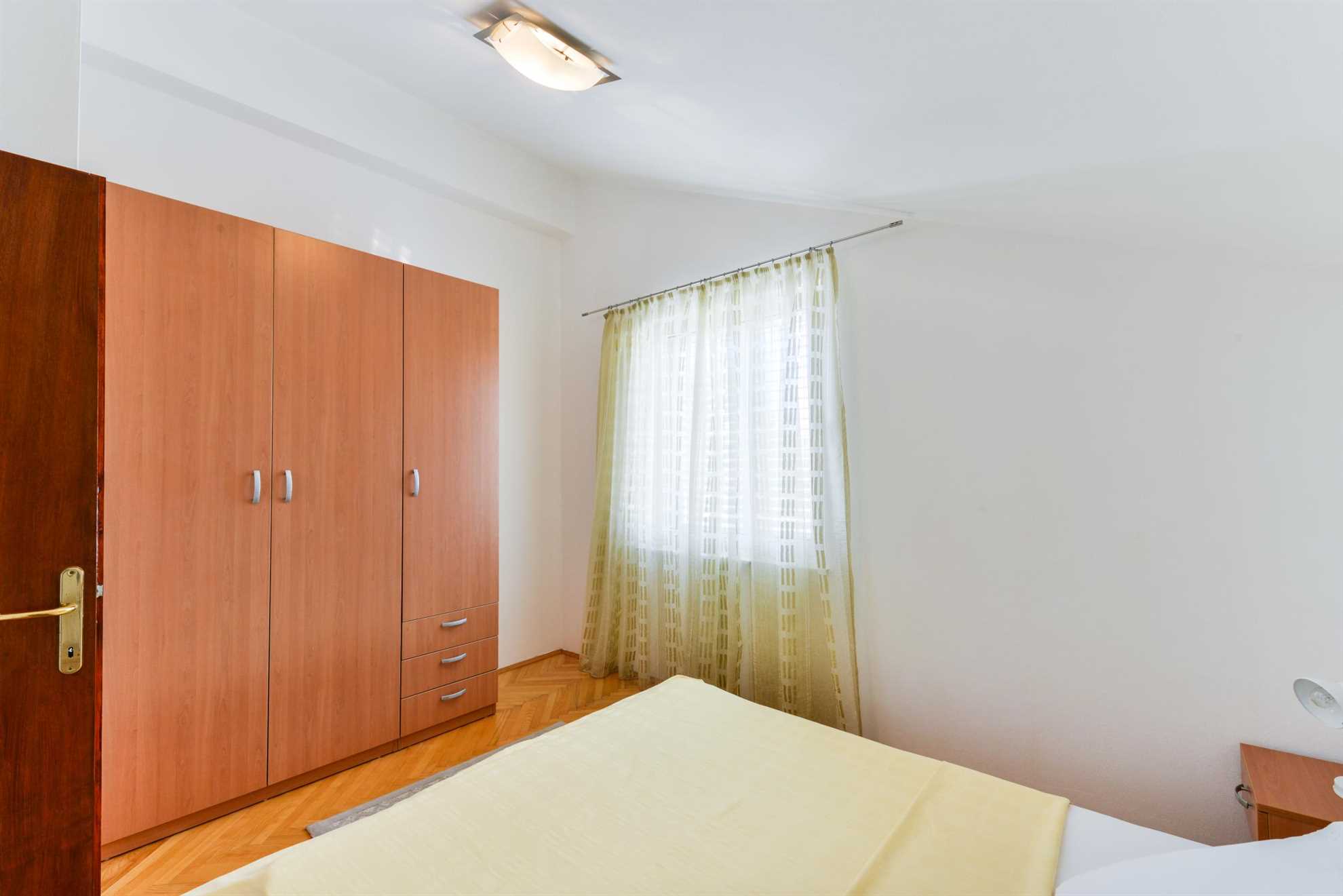 50 m from beach | Apartment with air conditioning and BBQ
