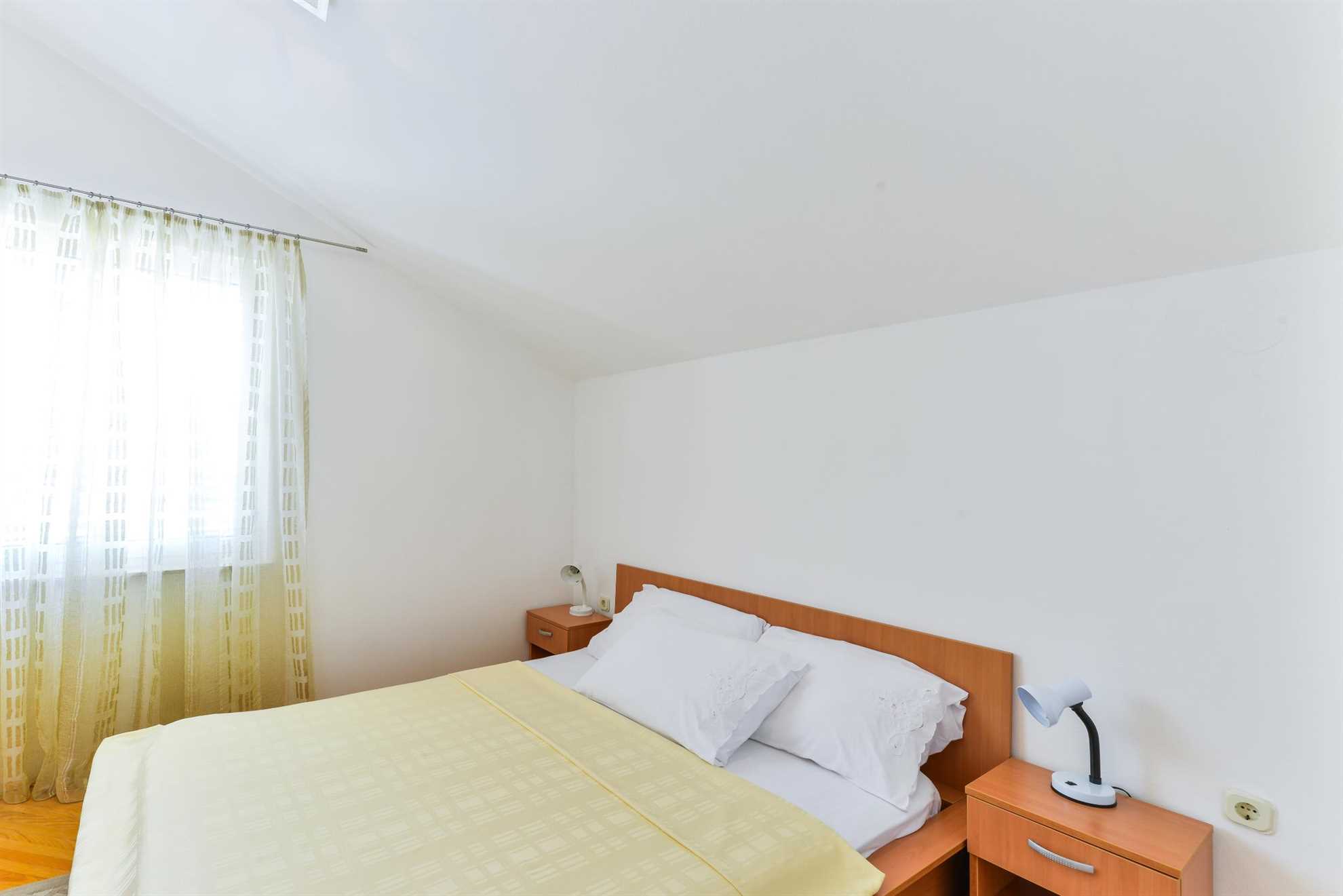 50 m from beach | Apartment with air conditioning and BBQ