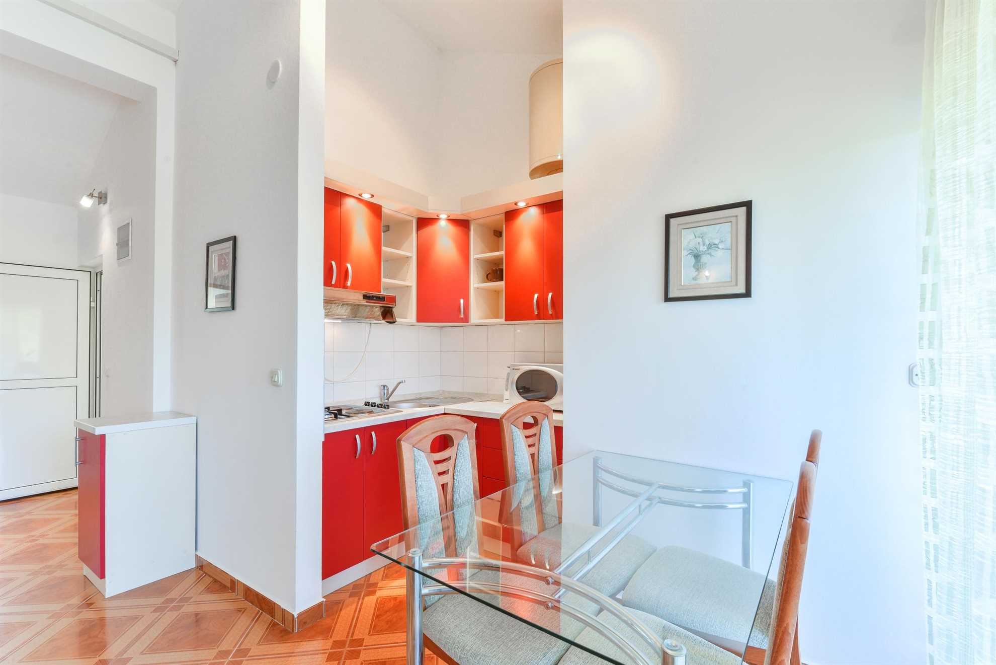 50 m from beach | Apartment with air conditioning and BBQ