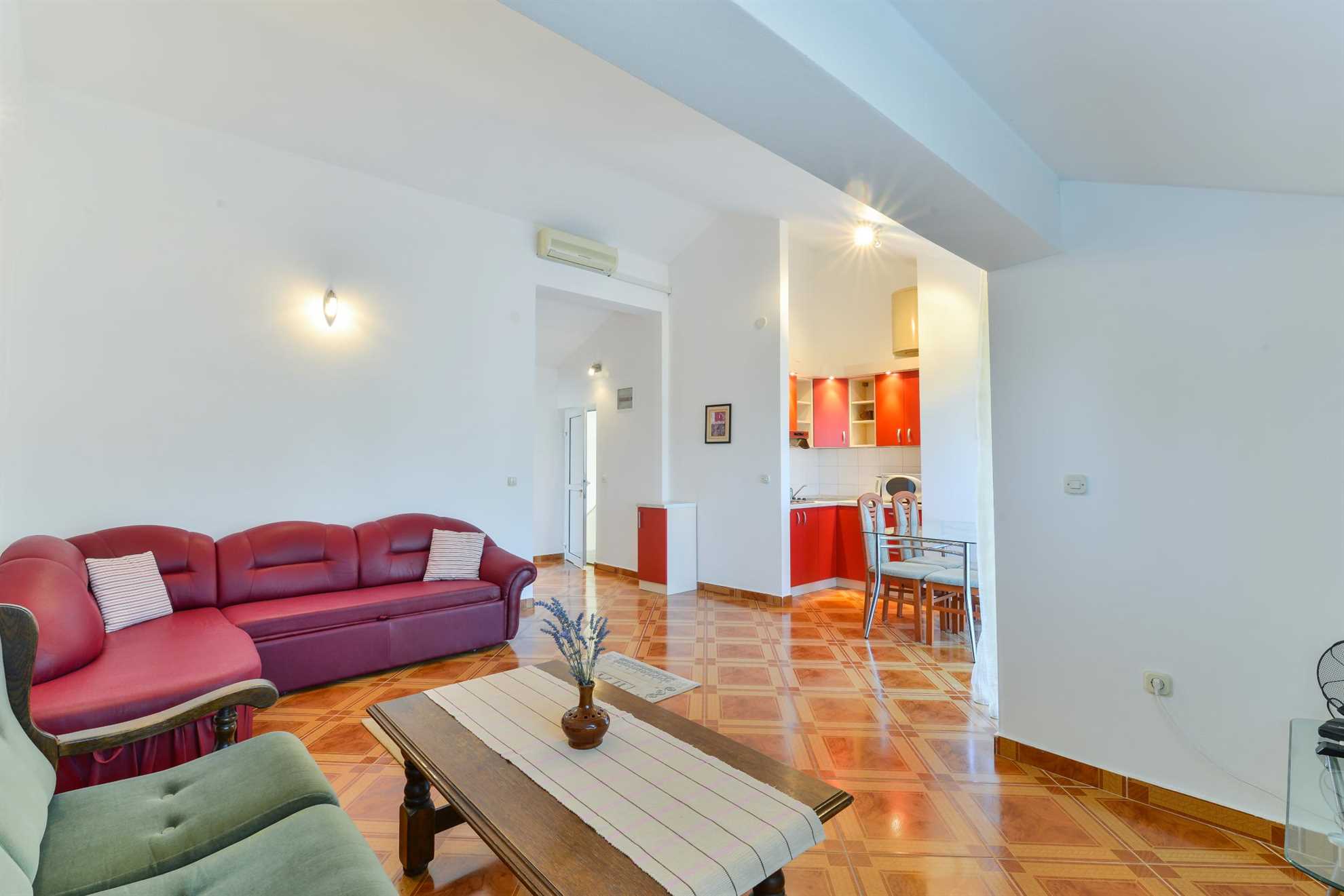 50 m from beach | Apartment with air conditioning and BBQ