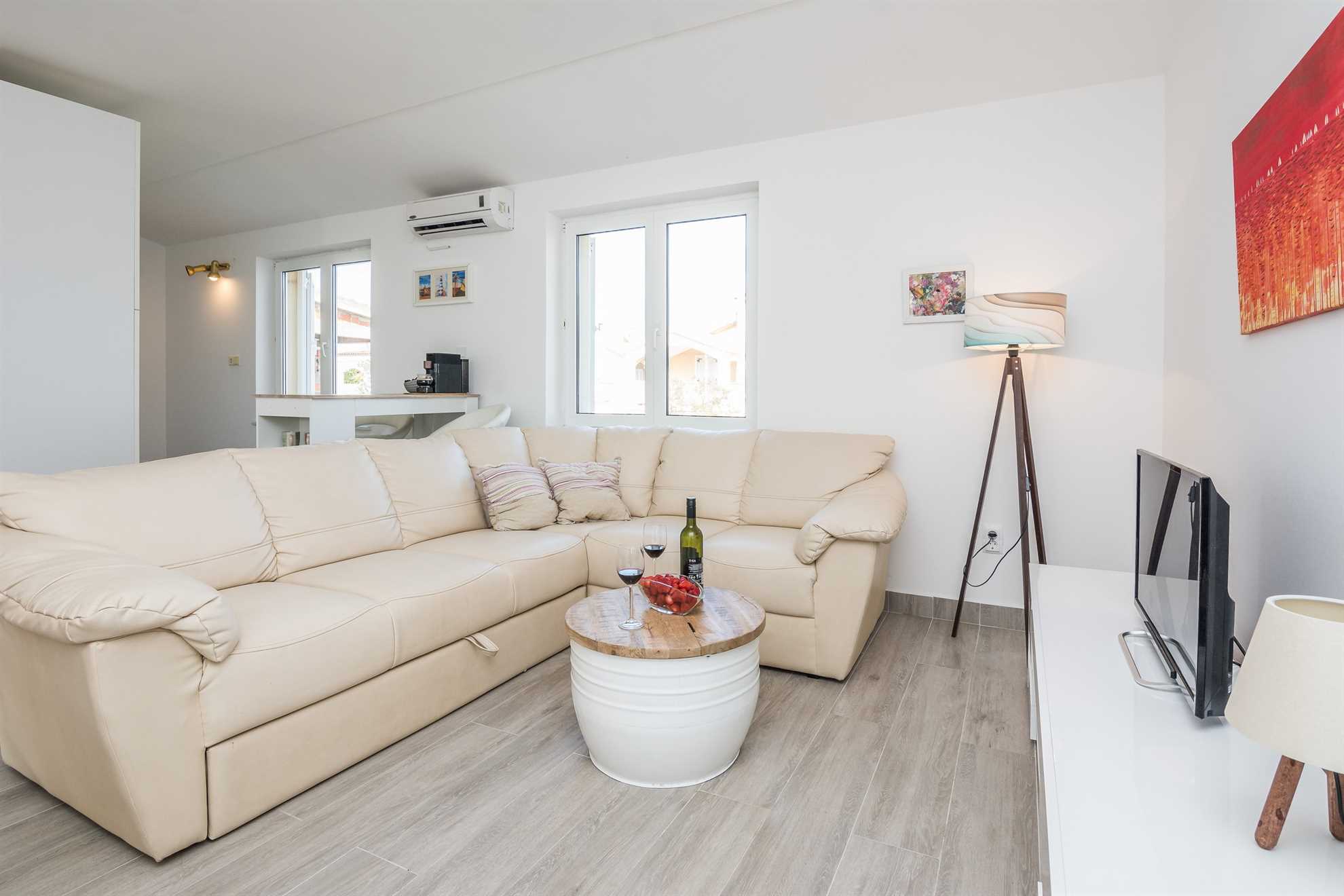 Apartment ideal for 2-4 per. | 200 m from the beach | Air conditioning, satellite tv, WiFi