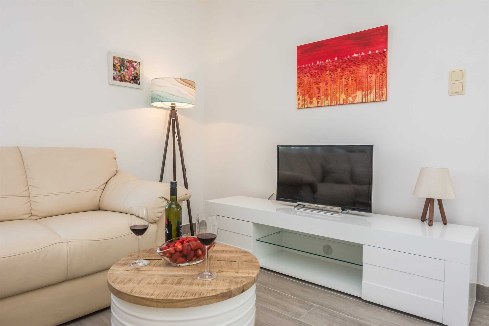 Apartment ideal for 2-4 per. | 200 m from the beach | Air conditioning, satellite tv, WiFi
