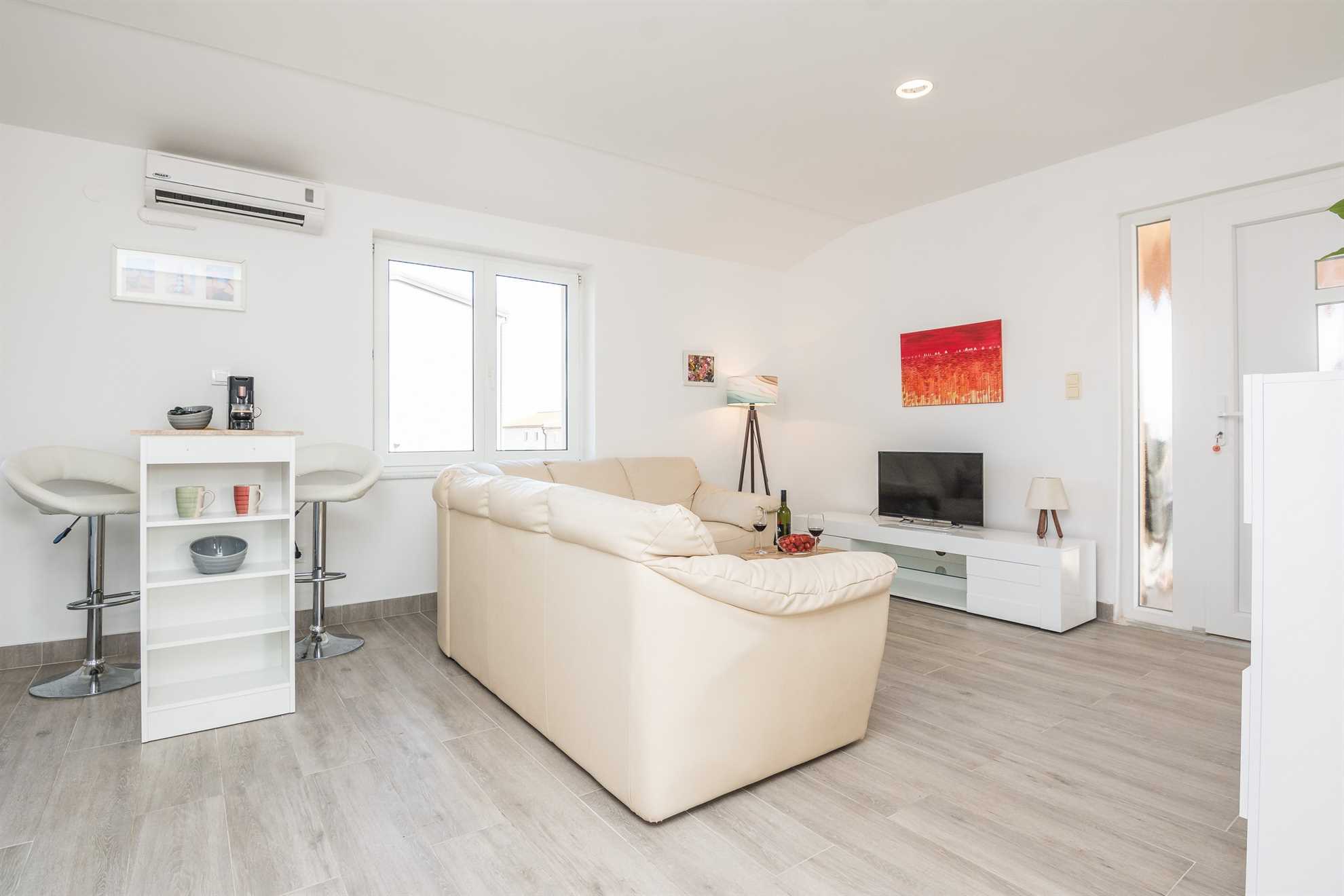 Apartment ideal for 2-4 per. | 200 m from the beach | Air conditioning, satellite tv, WiFi
