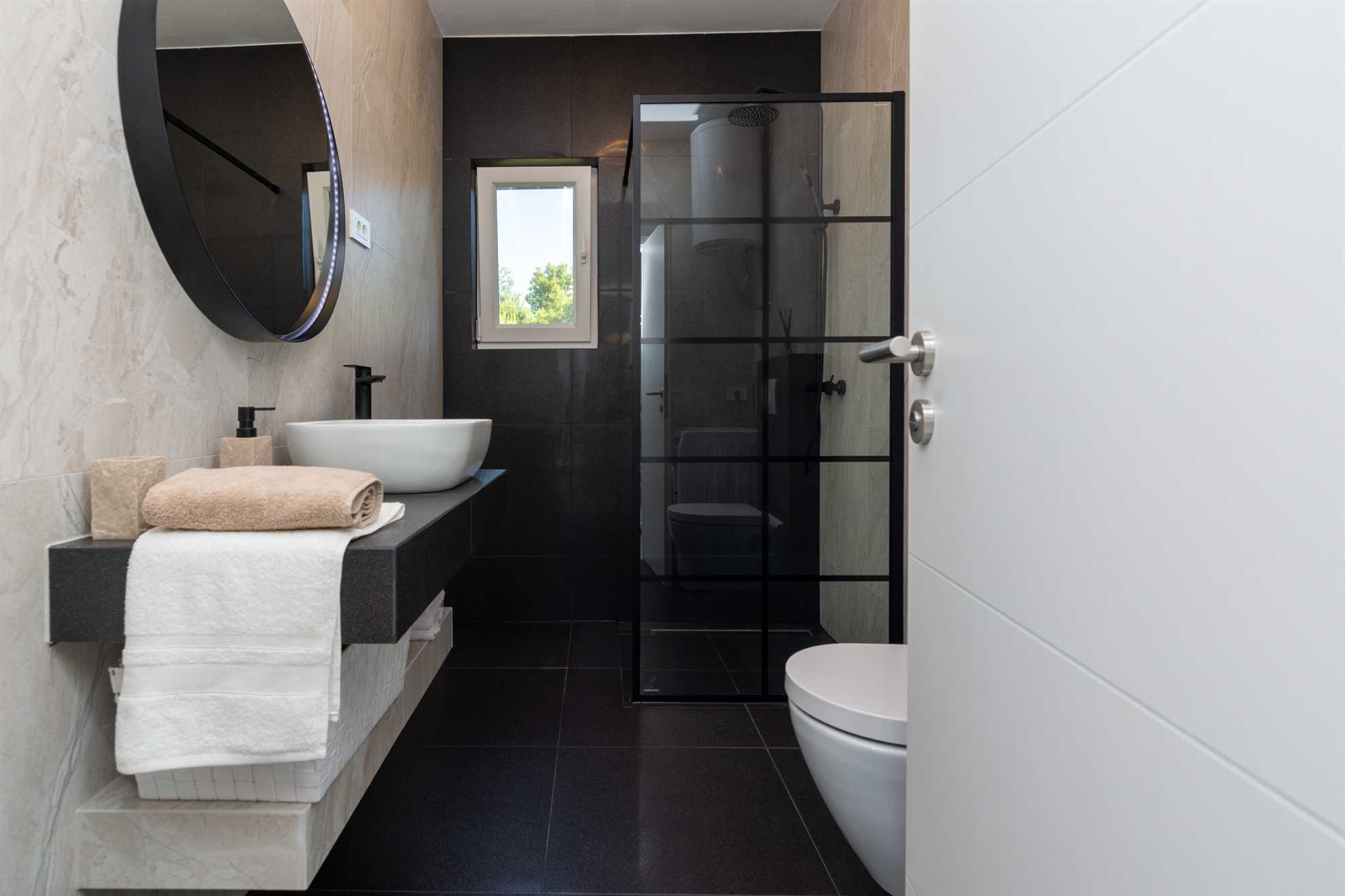 4 stars | Ideal for 4-5 persons  |Luxorious apartment