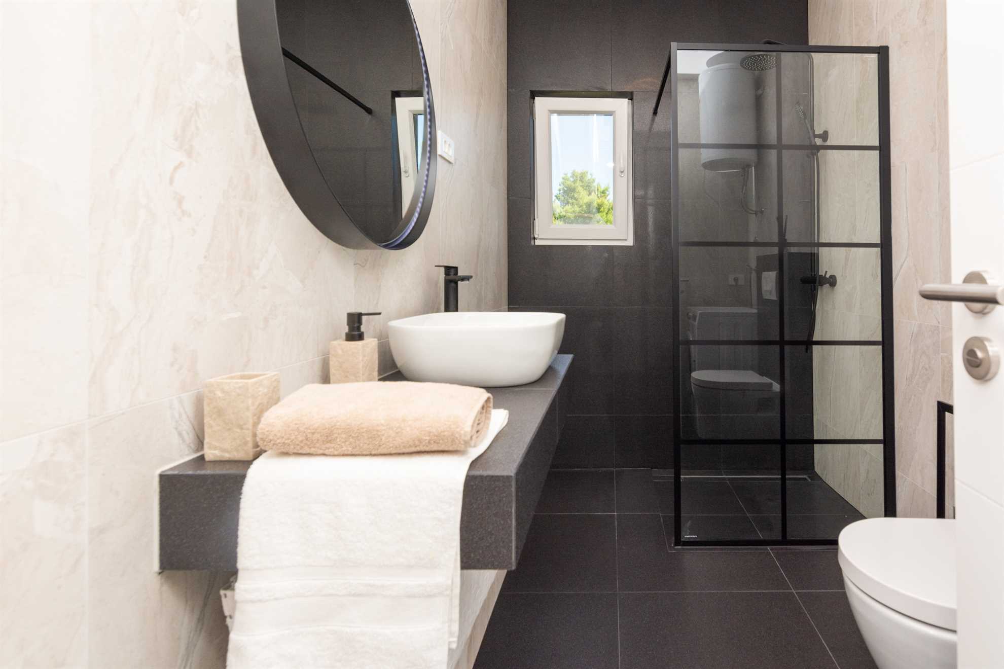 4 stars | Ideal for 4-5 persons  |Luxorious apartment