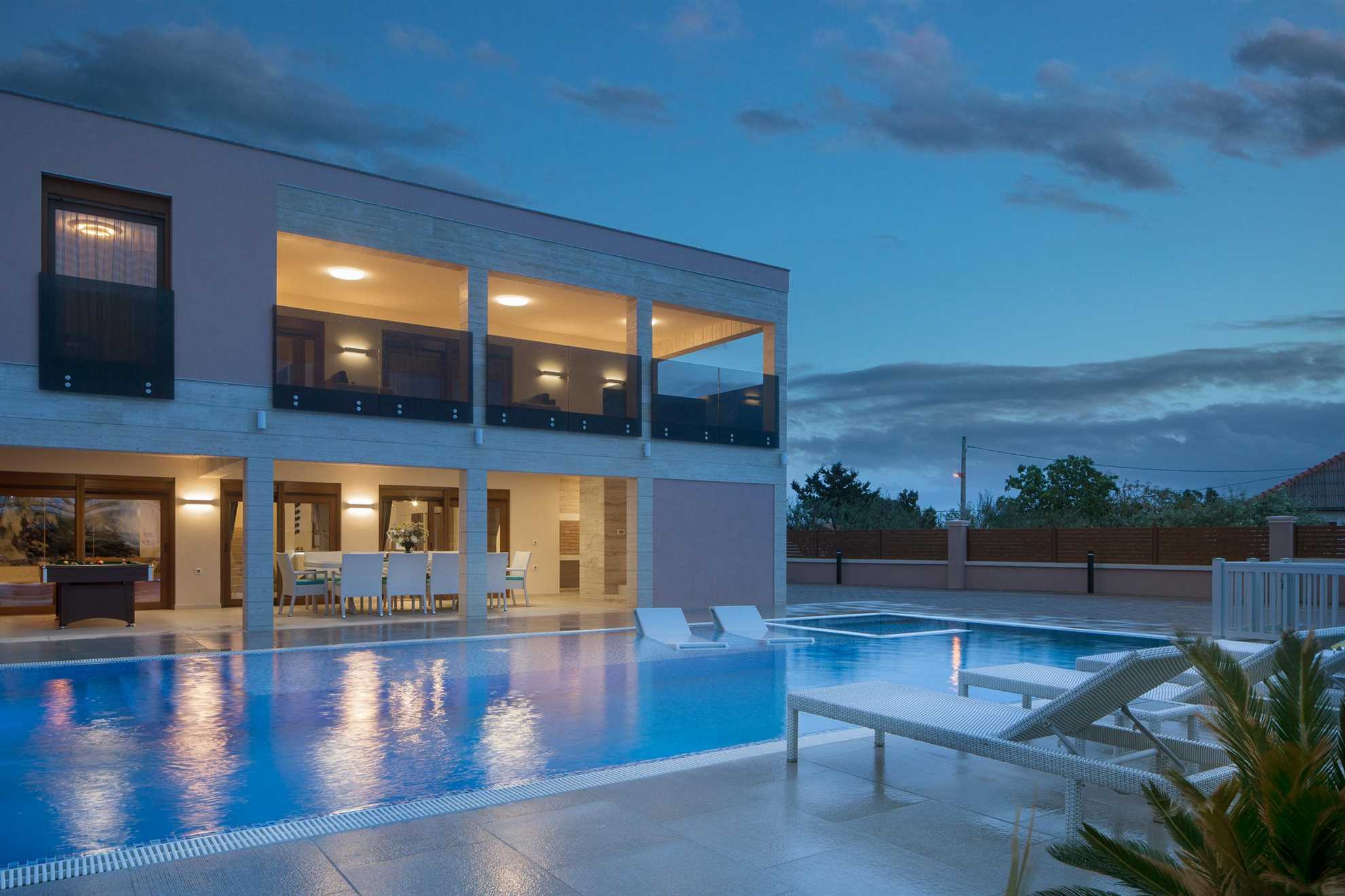 5 stars 250 m2 LUX Villa | pool, jacuzzi, sauna |  for 8-10 persons