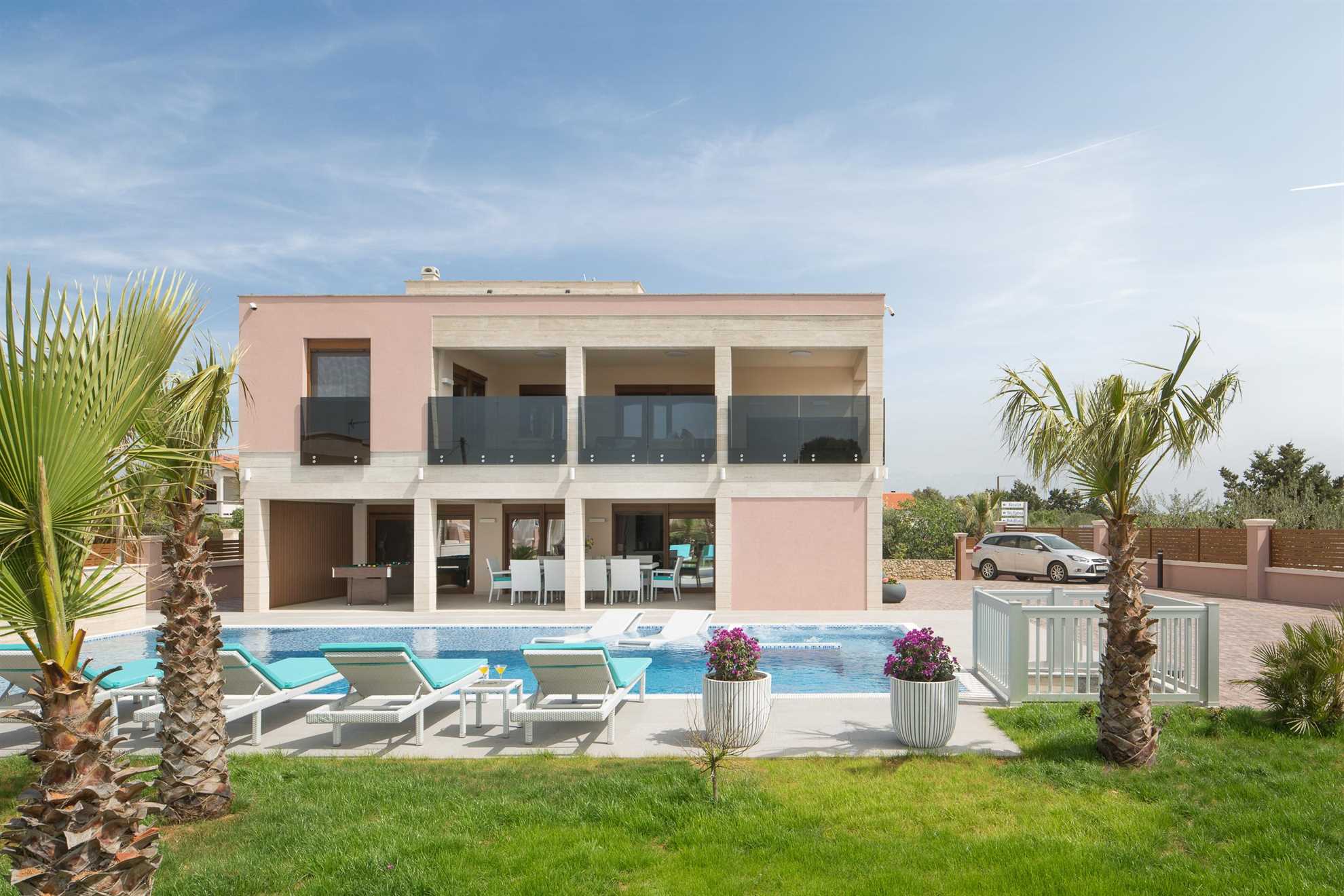 5 stars 250 m2 LUX Villa | pool, jacuzzi, sauna |  for 8-10 persons