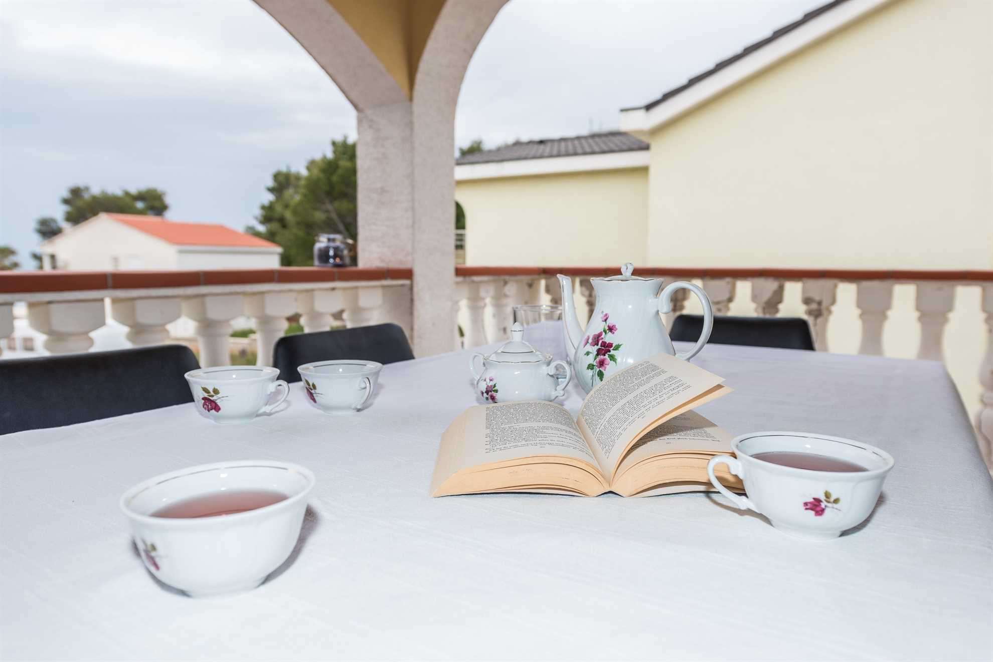 Spacious apartment for 6-8 persons | just 80 m from beach | with sea view