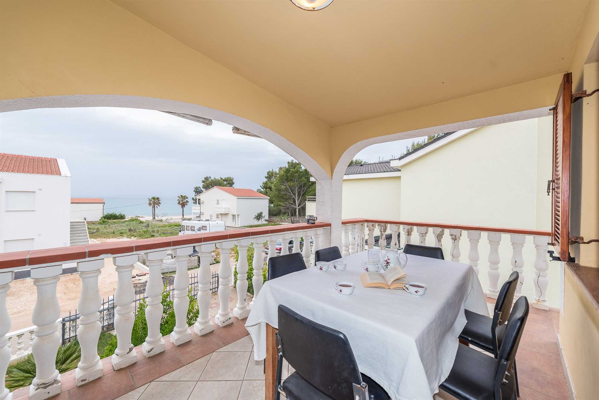 Spacious apartment for 6-8 persons | just 80 m from beach | with sea view