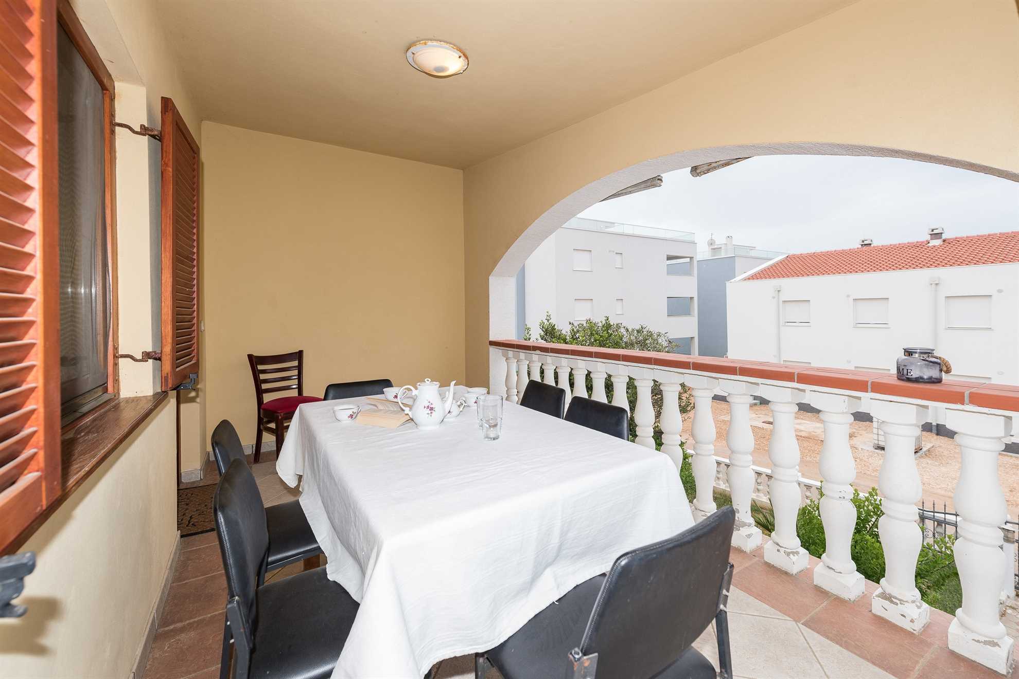 Spacious apartment for 6-8 persons | just 80 m from beach | with sea view