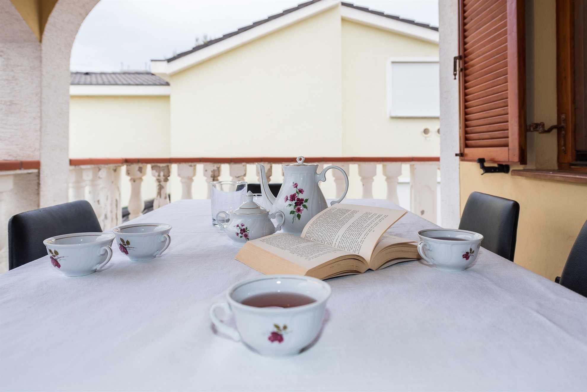 Spacious apartment for 6-8 persons | just 80 m from beach | with sea view