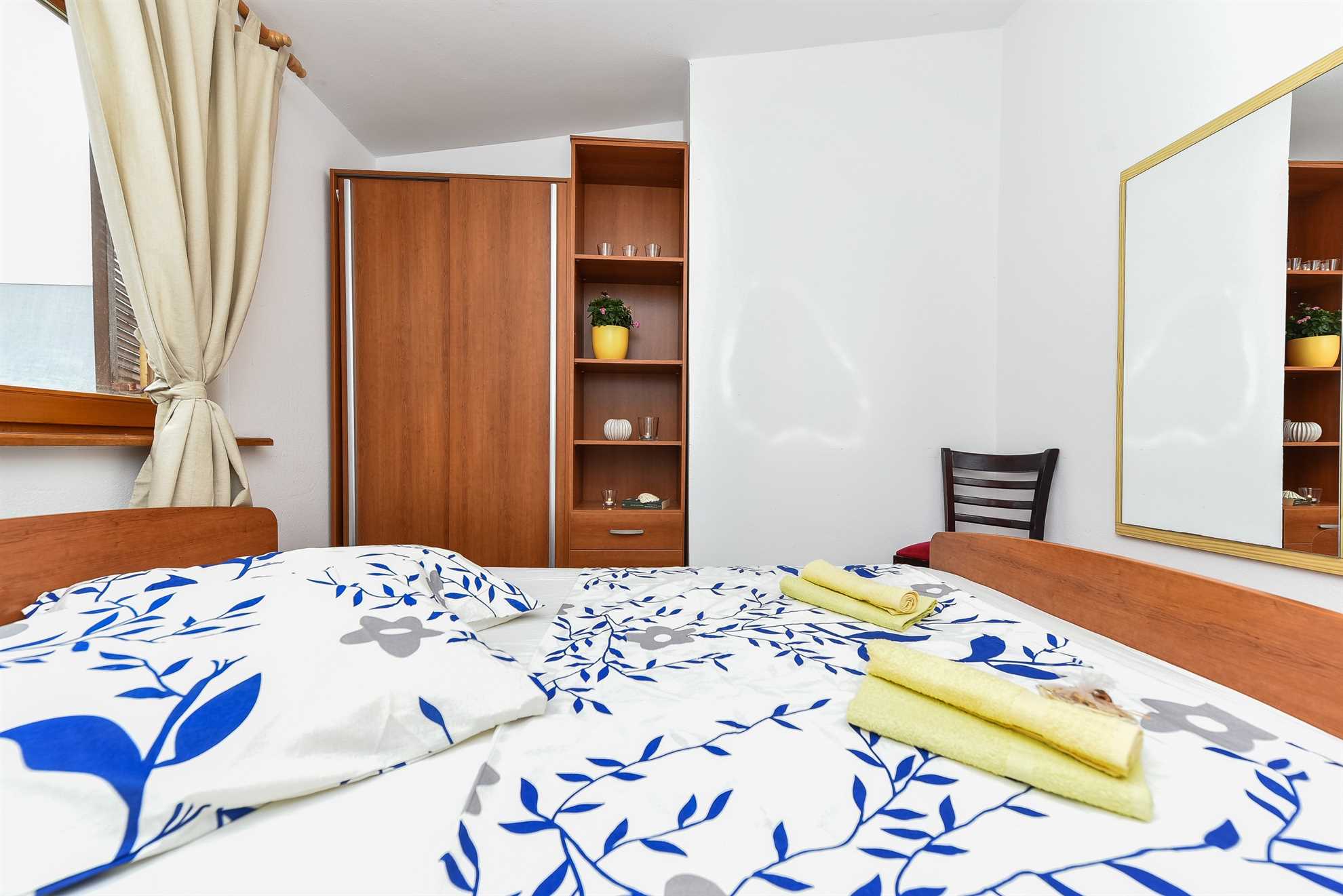 Spacious apartment for 6-8 persons | just 80 m from beach | with sea view