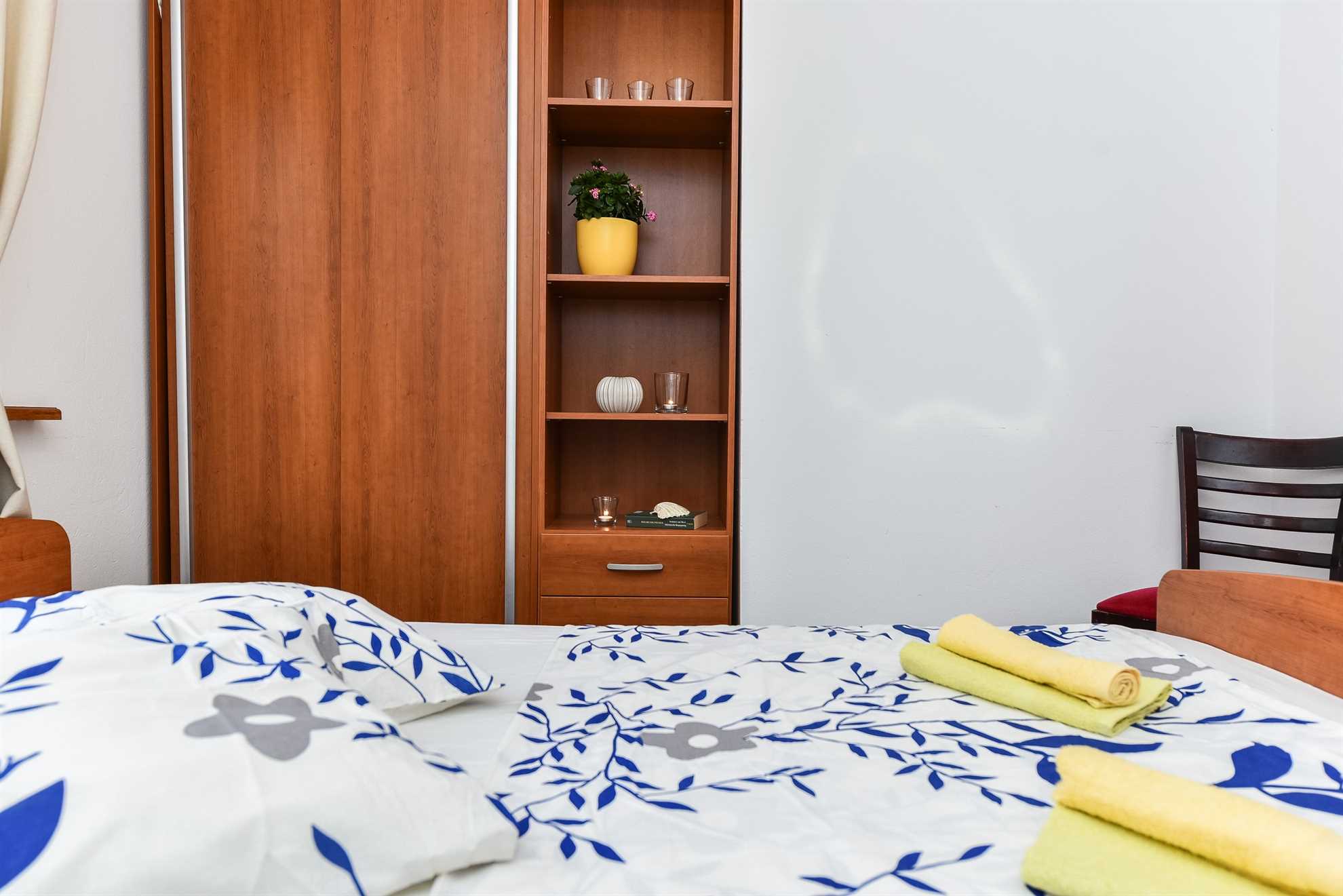 Spacious apartment for 6-8 persons | just 80 m from beach | with sea view