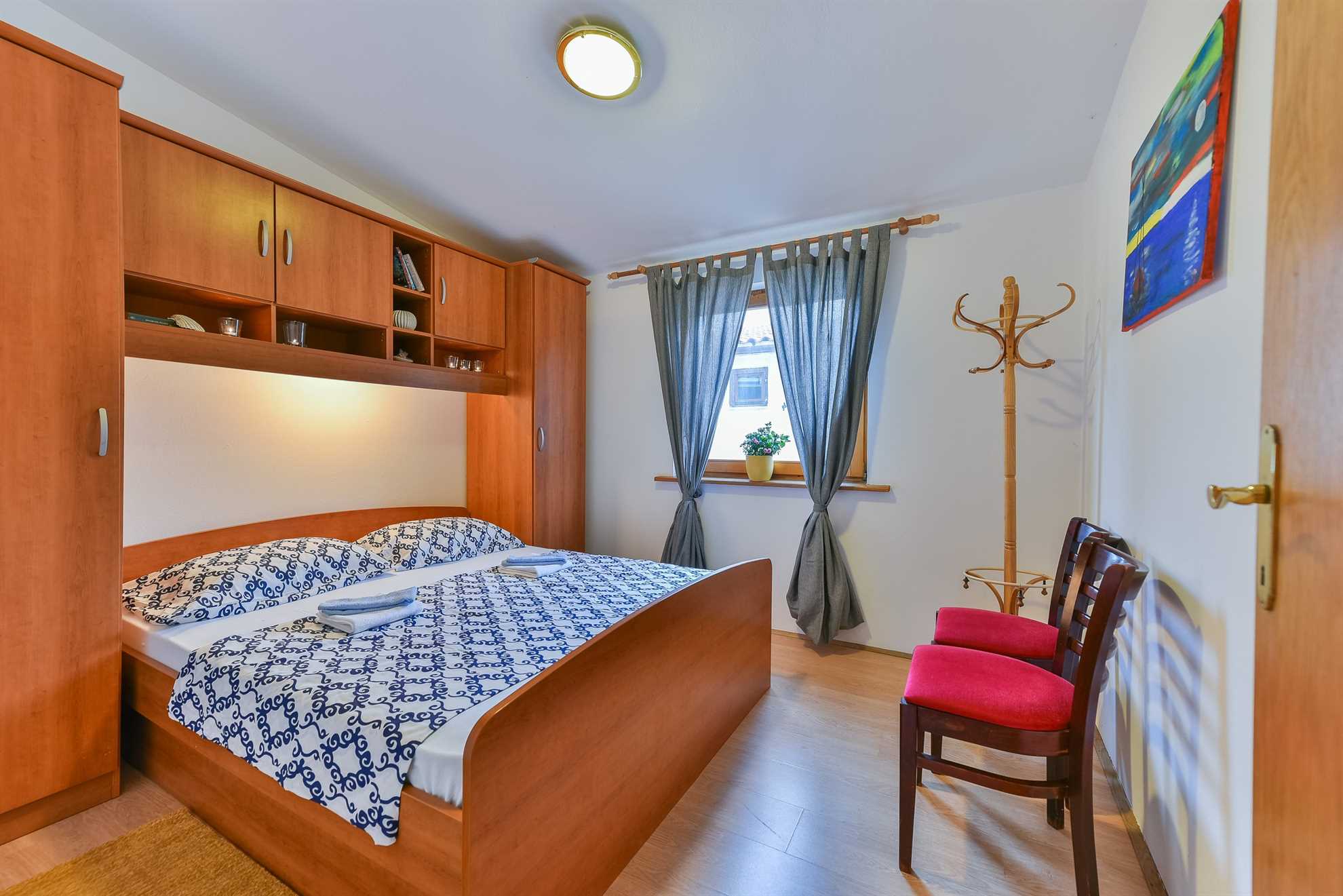 Spacious apartment for 6-8 persons | just 80 m from beach | with sea view