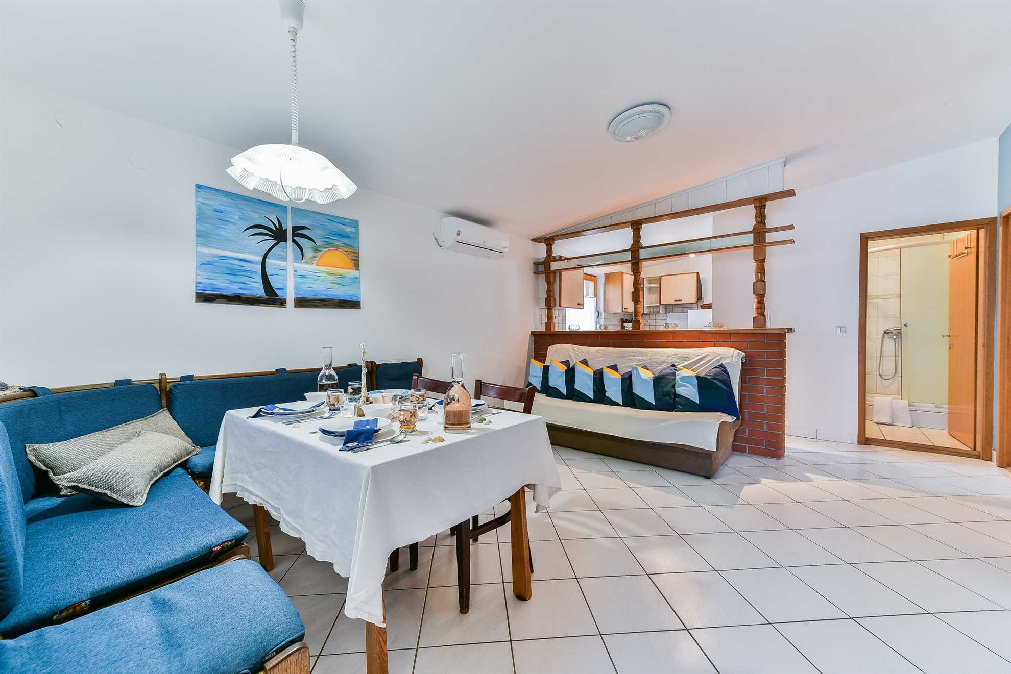Spacious apartment for 6-8 persons | just 80 m from beach | with sea view