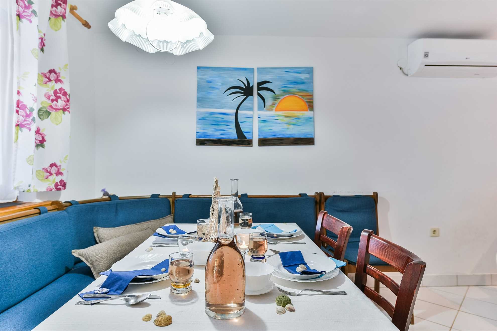 Spacious apartment for 6-8 persons | just 80 m from beach | with sea view