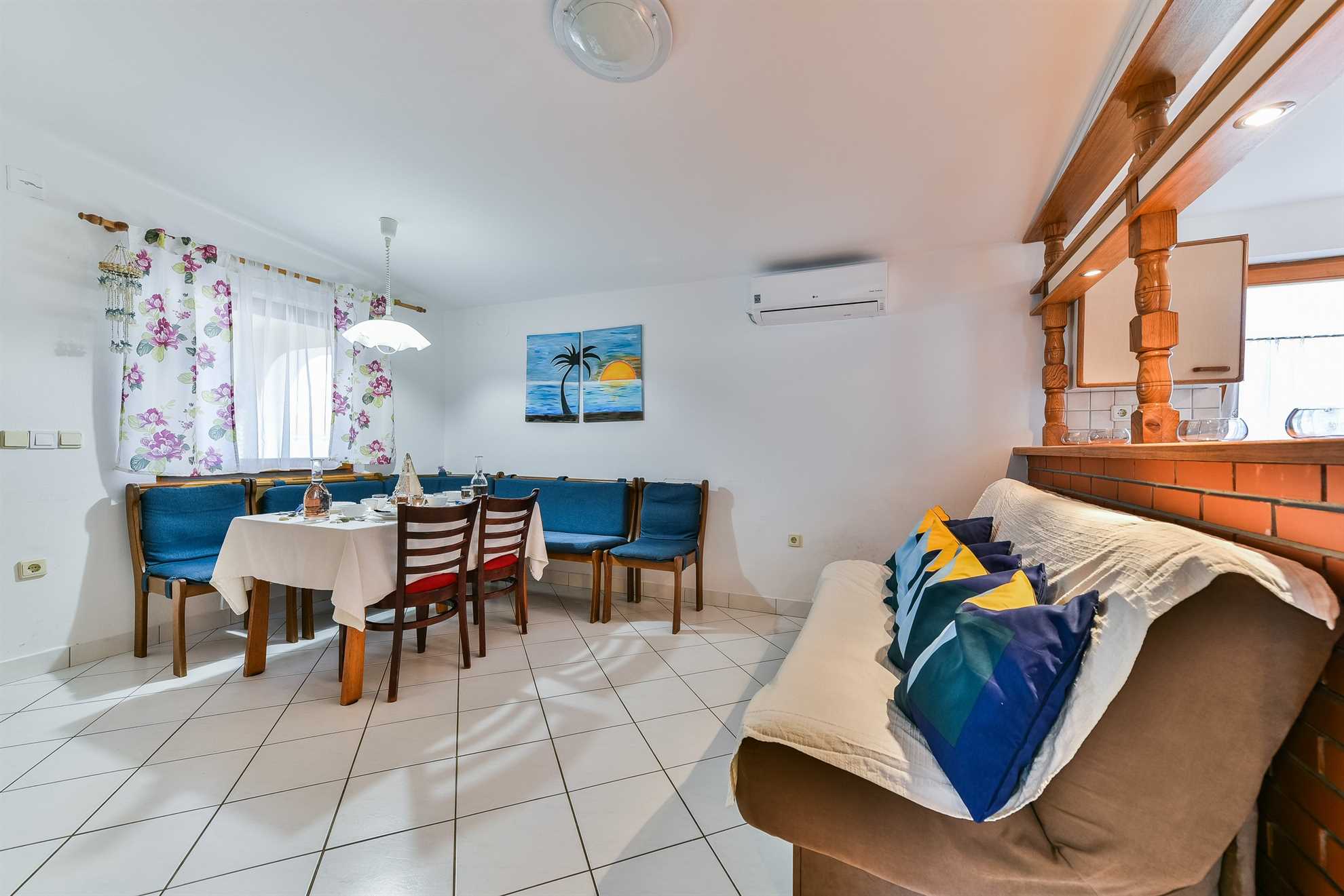 Spacious apartment for 6-8 persons | just 80 m from beach | with sea view