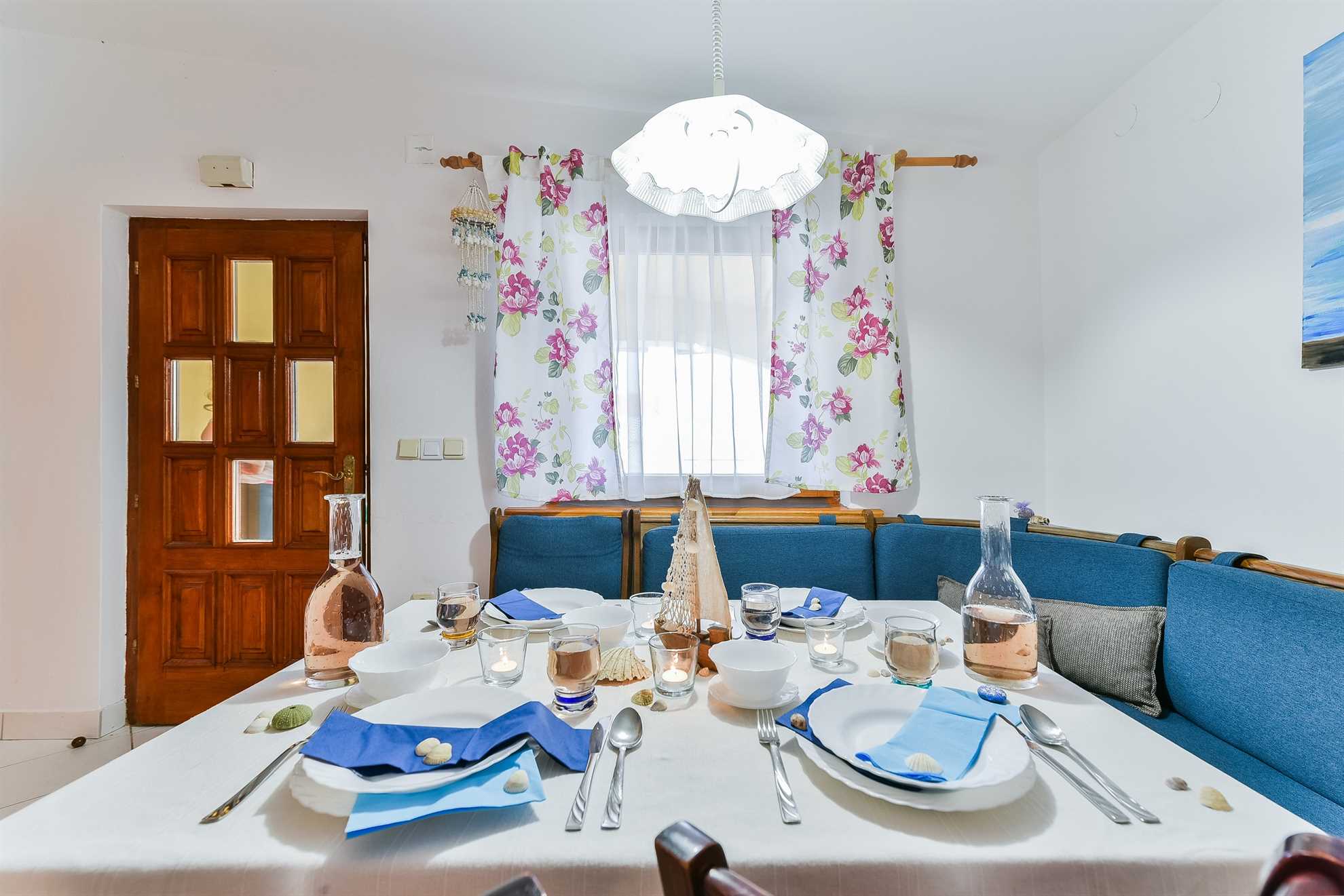 Spacious apartment for 6-8 persons | just 80 m from beach | with sea view