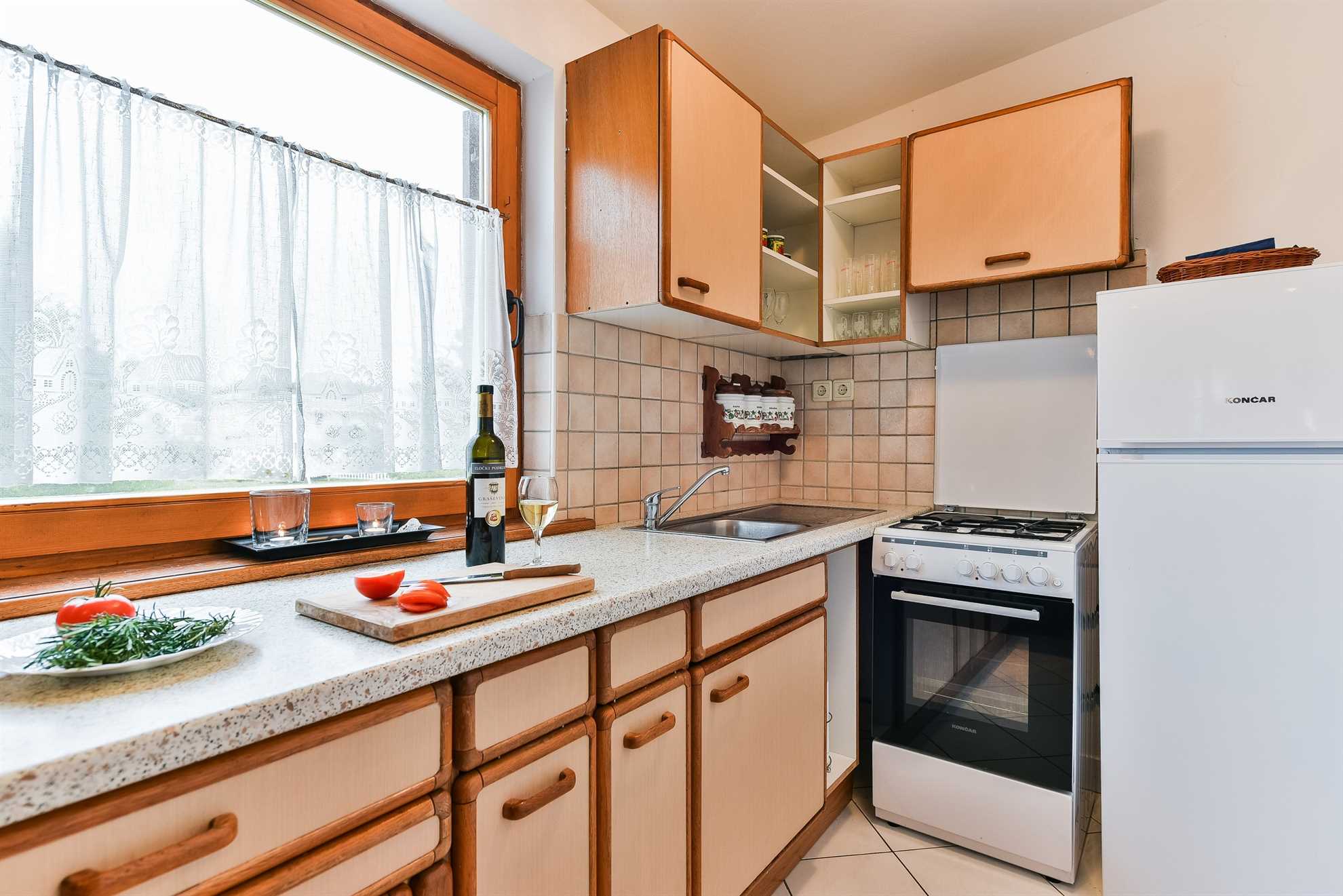 Spacious apartment for 6-8 persons | just 80 m from beach | with sea view