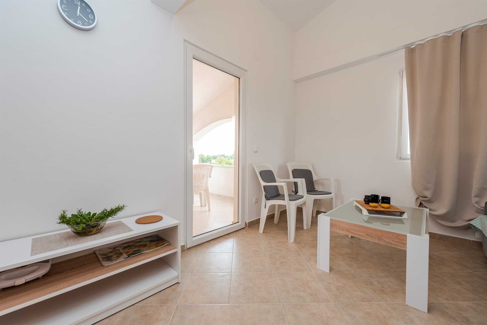 Apartmant just 100 m from beach | for 2-4 persons | air conditioning, Wi-Fi, BBQ
