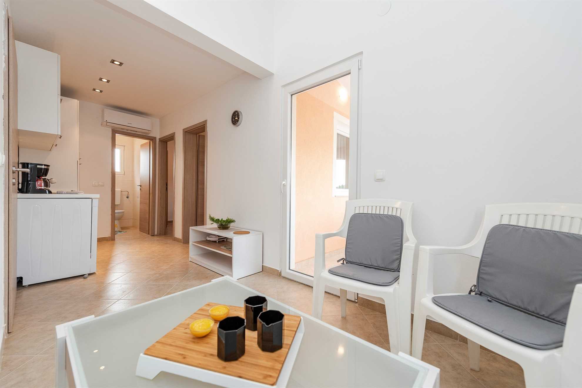 Apartmant just 100 m from beach | for 2-4 persons | air conditioning, Wi-Fi, BBQ