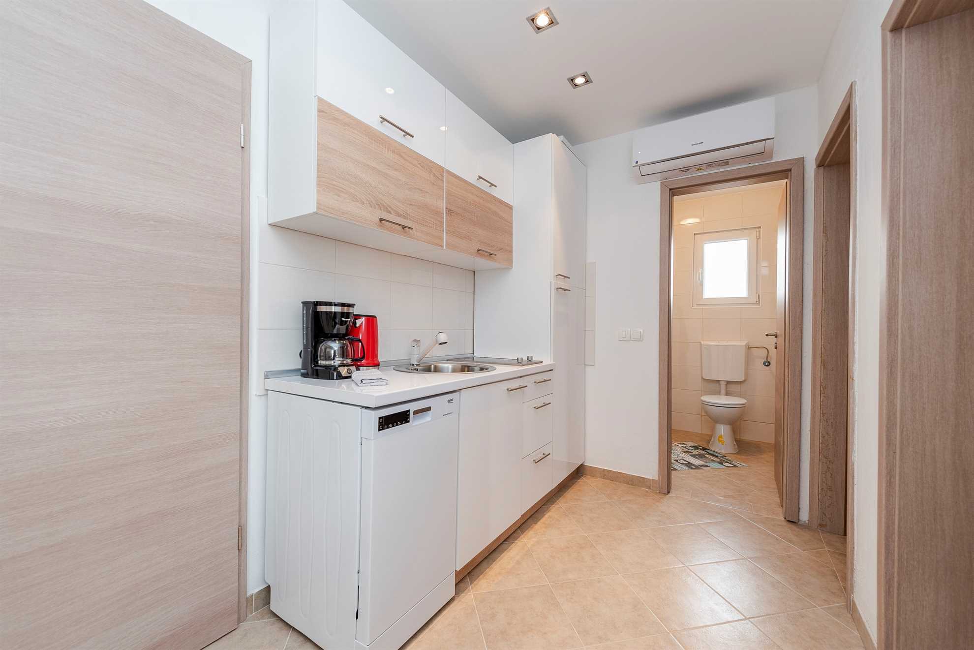 Apartmant just 100 m from beach | for 2-4 persons | air conditioning, Wi-Fi, BBQ