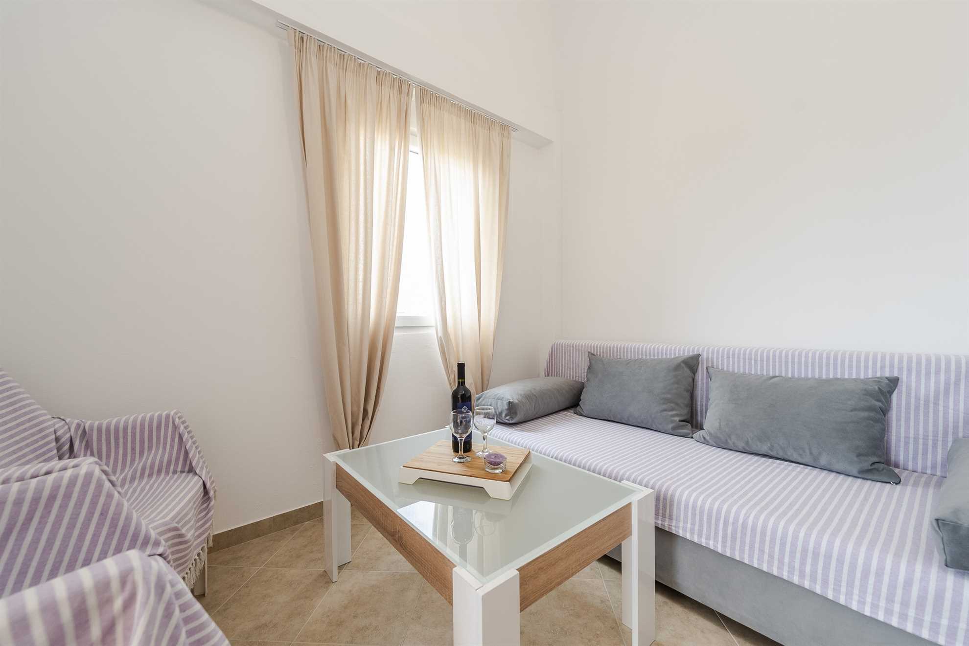 Apartment just 100 m from beach | WiFi, air conditioning, parking | for 2-4 persons