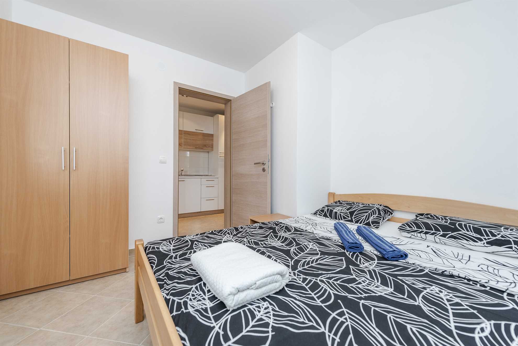 Apartment just 100 m from beach | WiFi, air conditioning, parking | for 2-4 persons