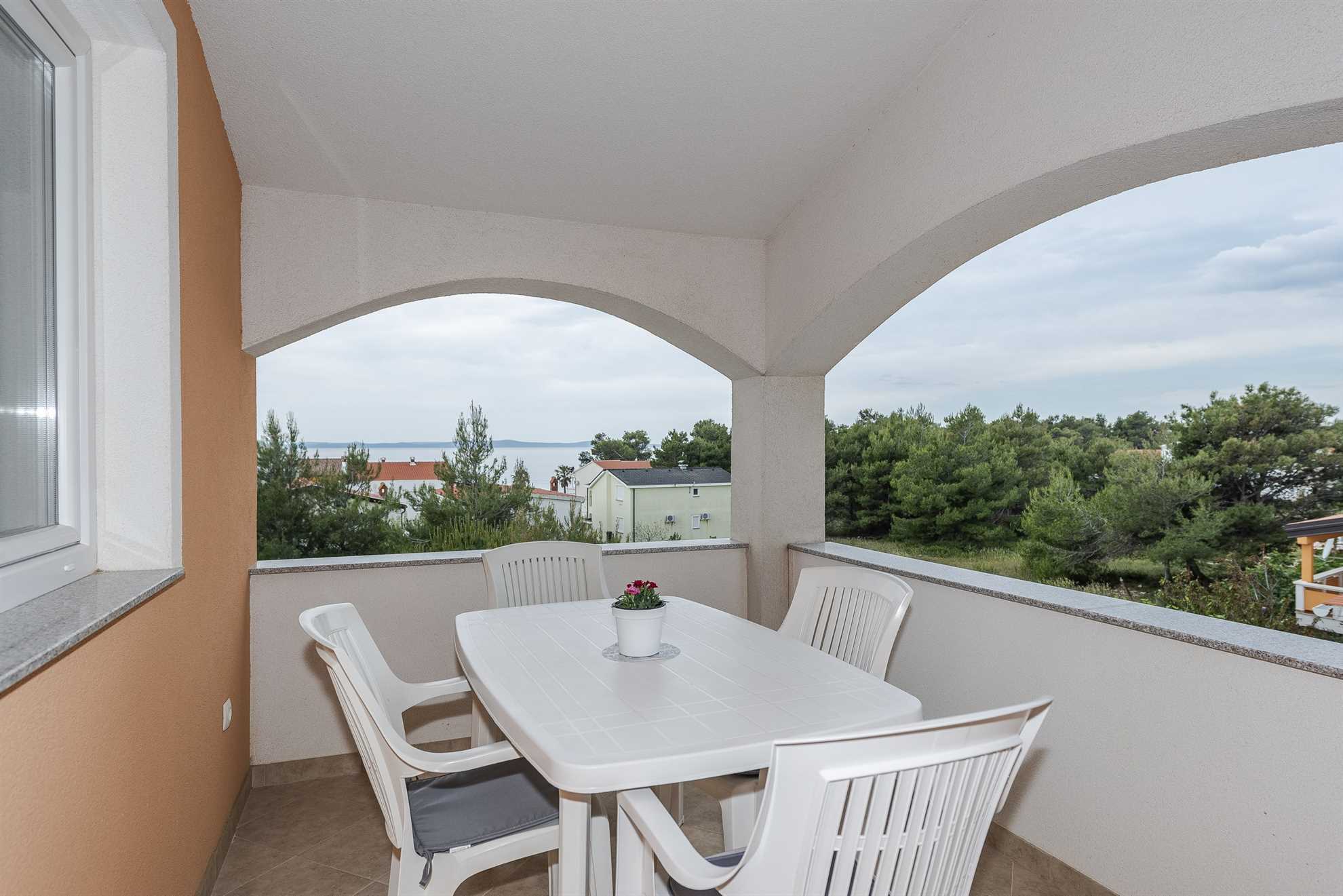 Apartment just 100 m from beach | WiFi, air conditioning, parking | for 2-4 persons