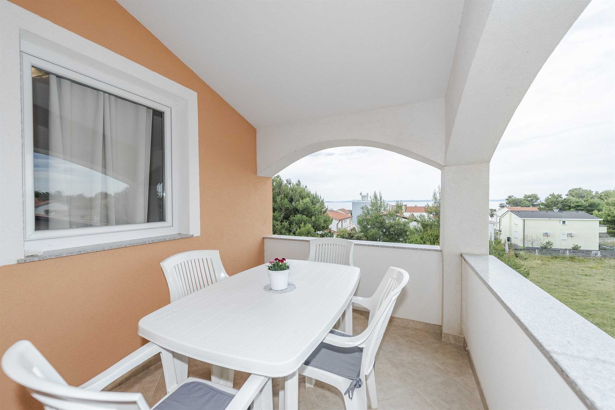 Apartment just 100 m from beach | WiFi, air conditioning, parking | for 2-4 persons