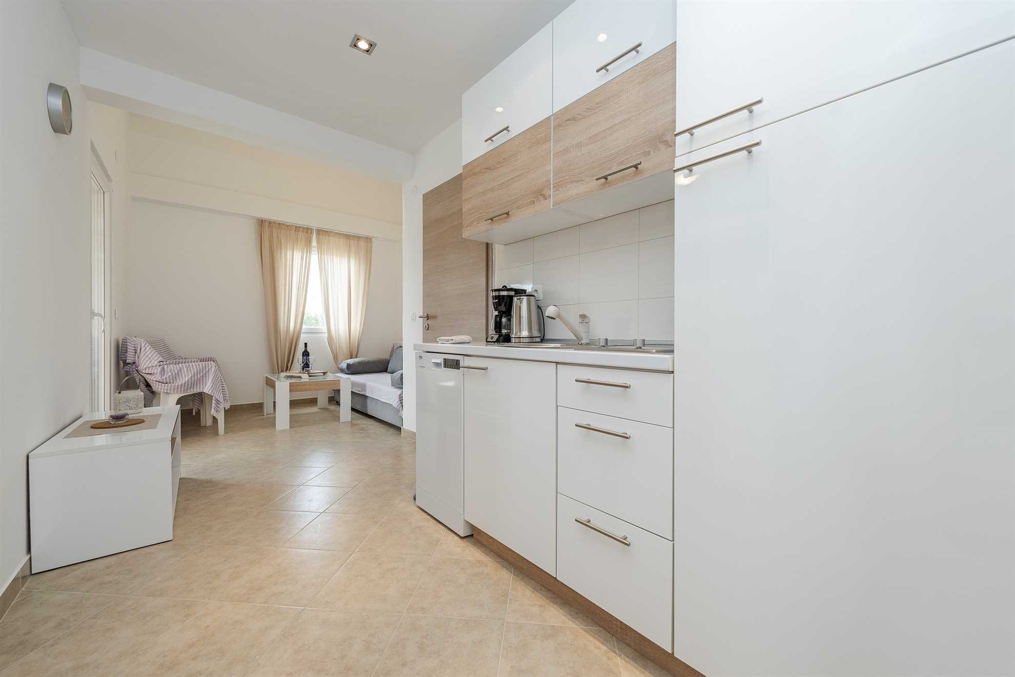 Apartment just 100 m from beach | WiFi, air conditioning, parking | for 2-4 persons