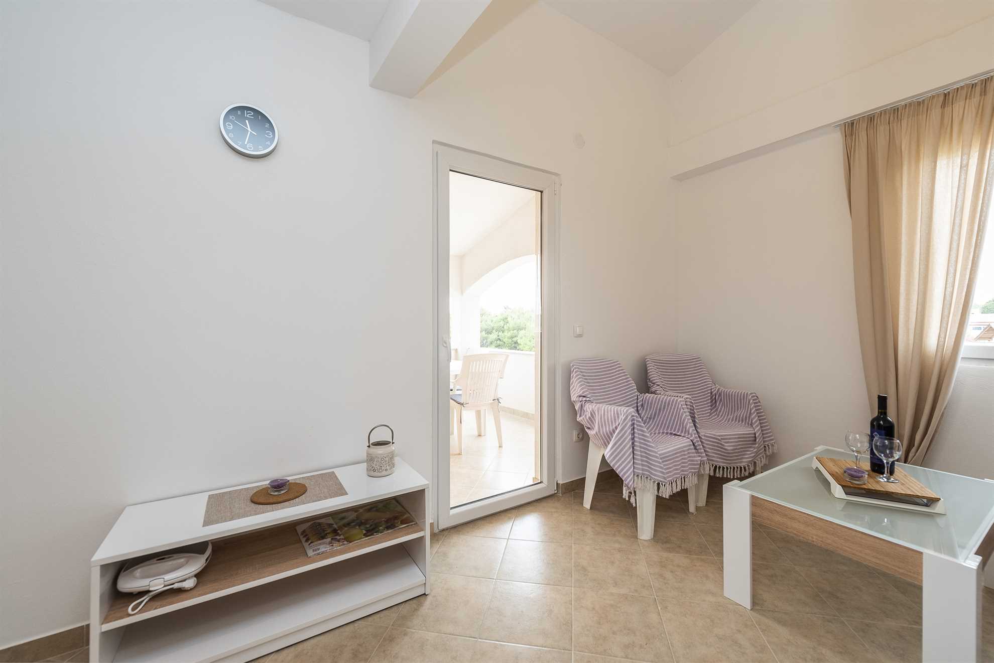 Apartment just 100 m from beach | WiFi, air conditioning, parking | for 2-4 persons