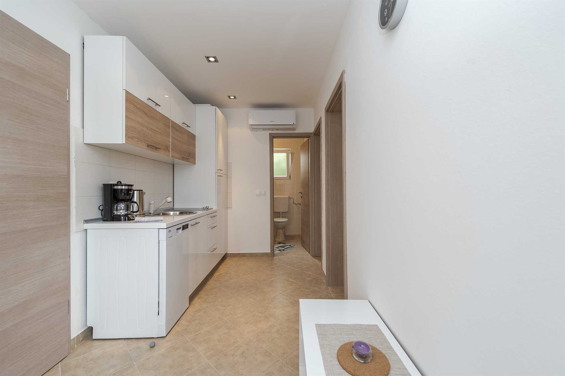 Apartment just 100 m from beach | WiFi, air conditioning, parking | for 2-4 persons