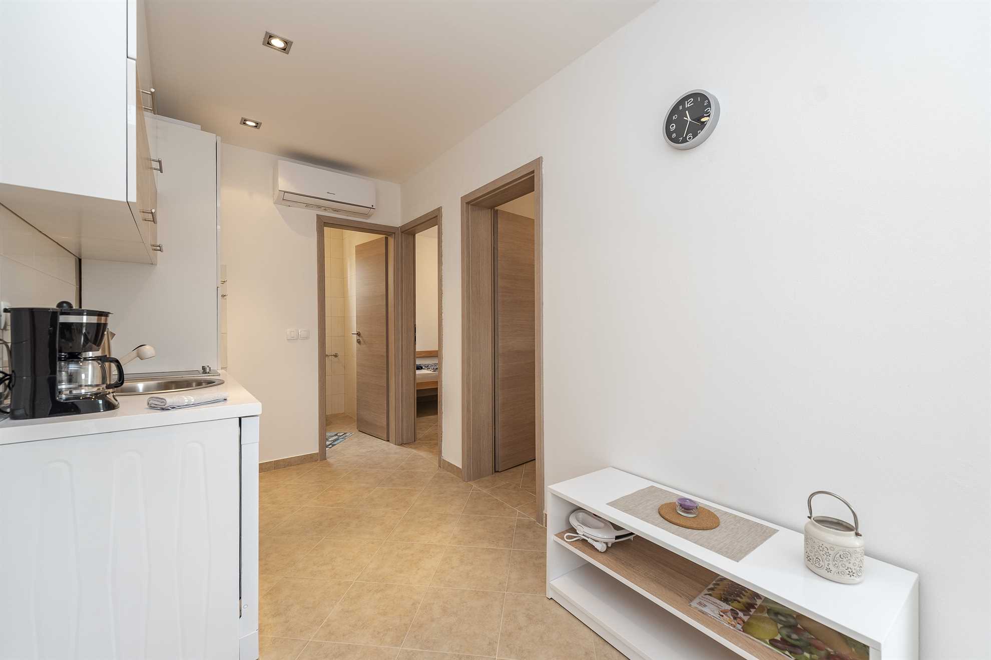 Apartment just 100 m from beach | WiFi, air conditioning, parking | for 2-4 persons