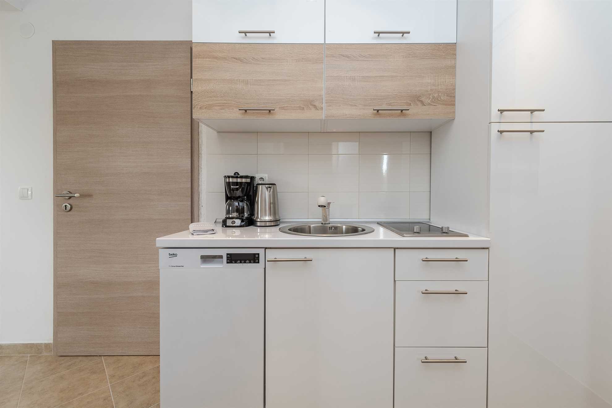 Apartment just 100 m from beach | WiFi, air conditioning, parking | for 2-4 persons